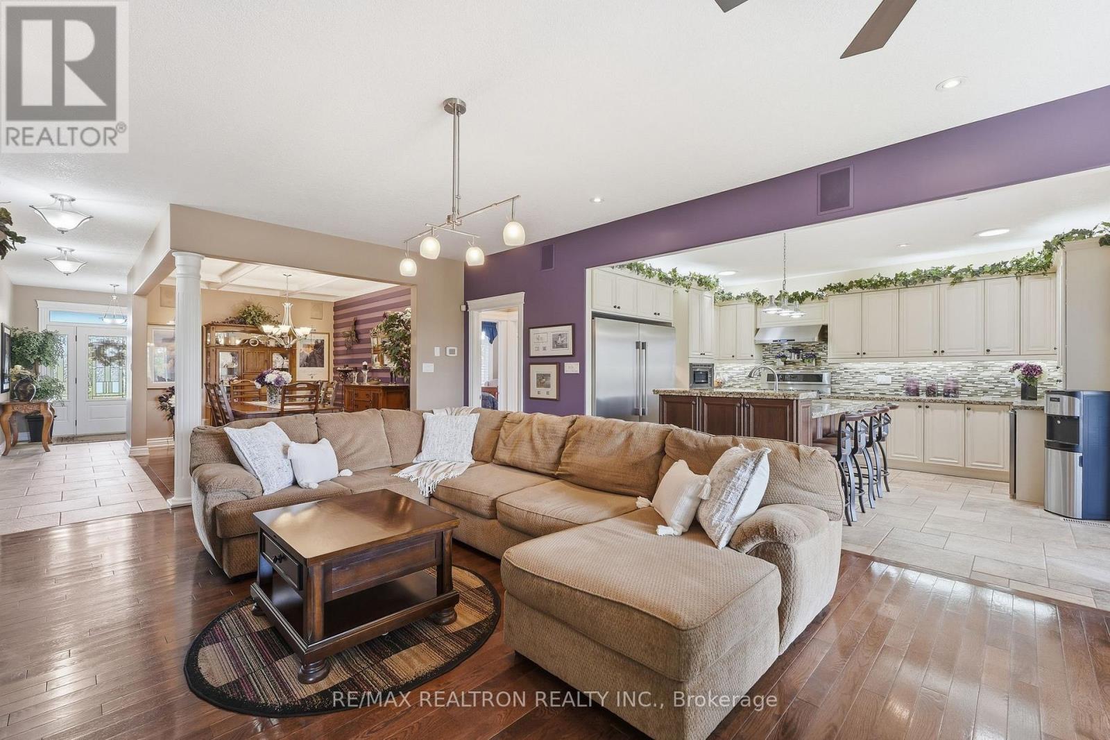 17 Brolley Crescent, Essa, Ontario  L0L 2N2 - Photo 9 - N13592152