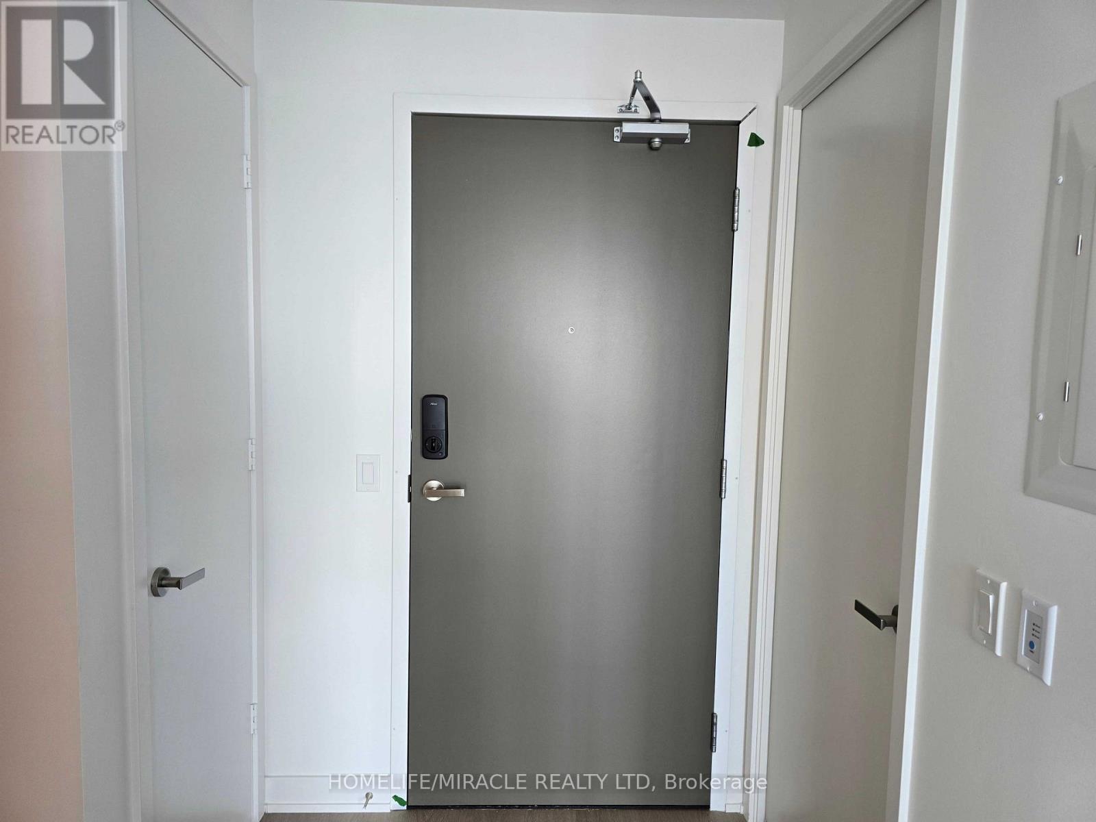 6009 - 448 Burnhamthorpe Road W, Mississauga, Ontario  L5B 0R6 - Photo 2 - W13592032