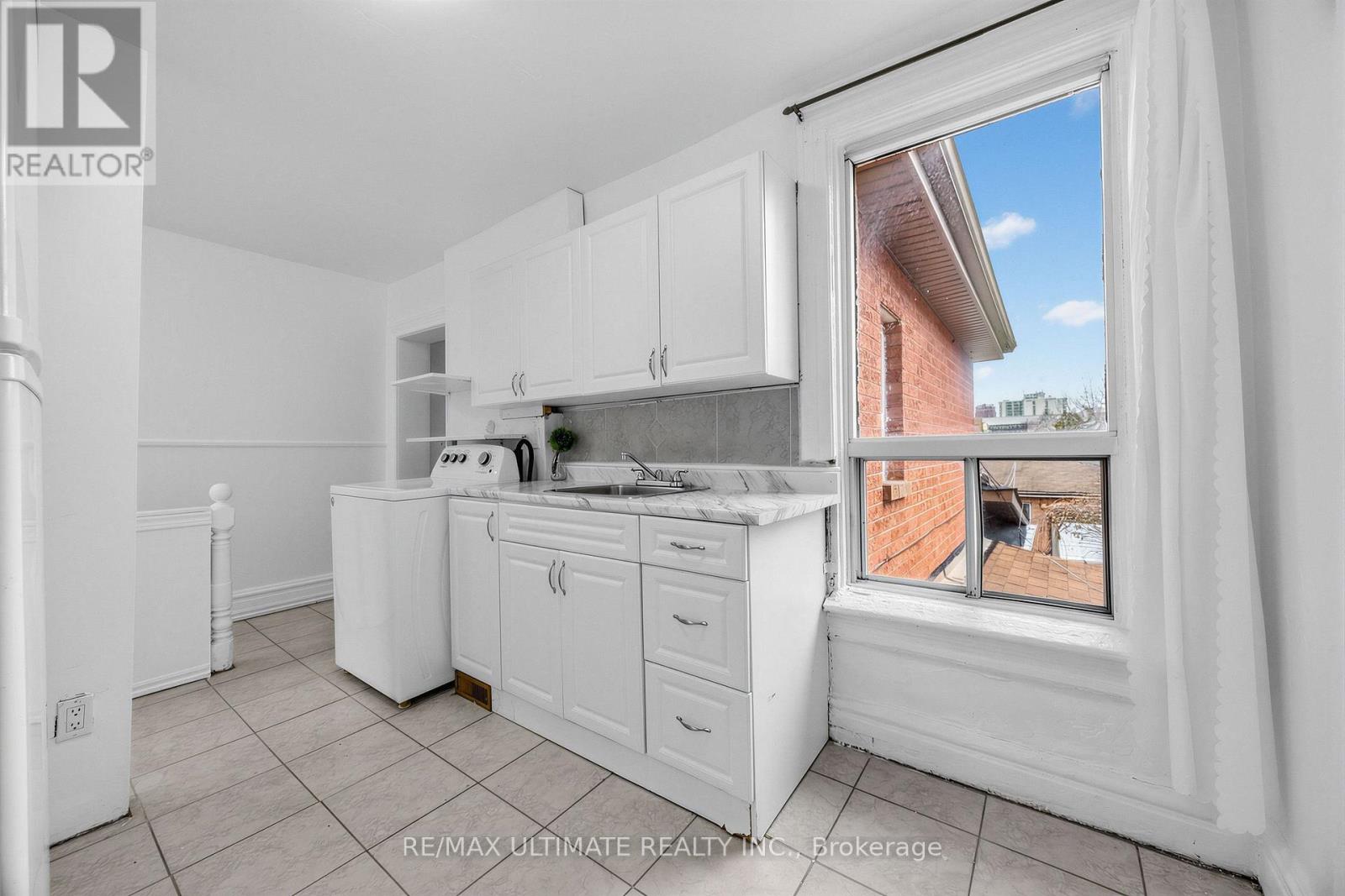 2nd Floor - 57 Shanly Street, Toronto, Ontario  M6H 1S4 - Photo 3 - W13592358