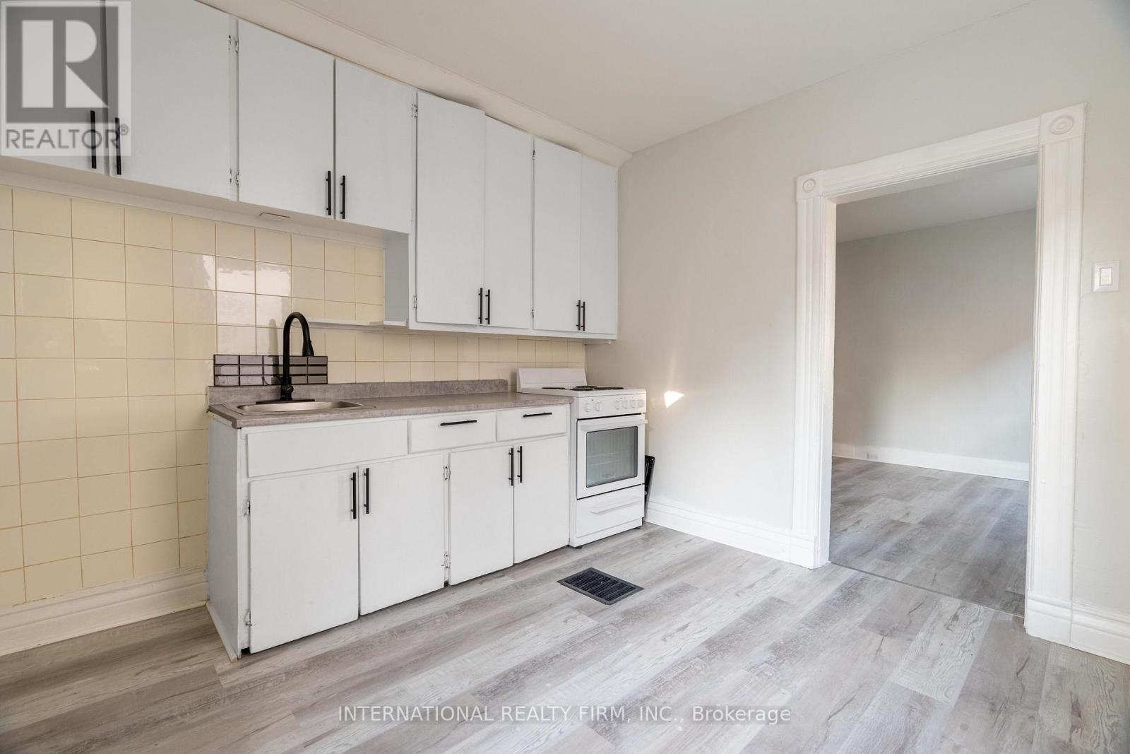 4 - 221 HAMILTON ROAD E