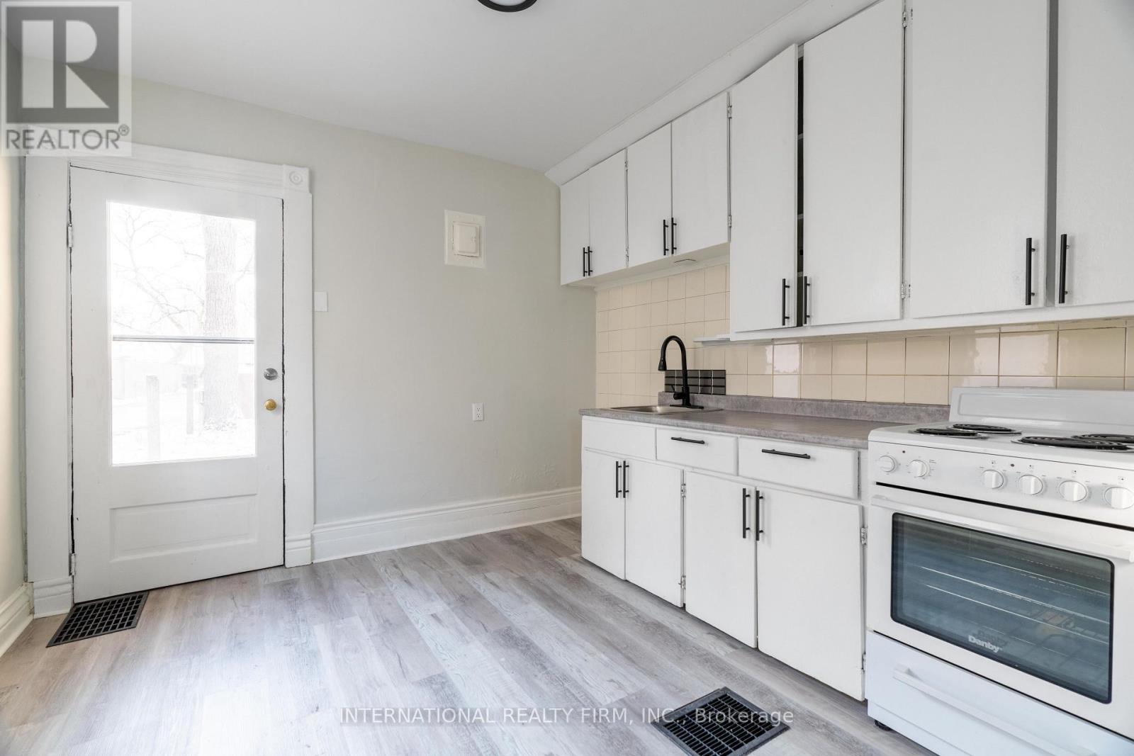 4 - 221 Hamilton Road E, London East, Ontario N5Z 1P9 - Photo 2 - X13592042