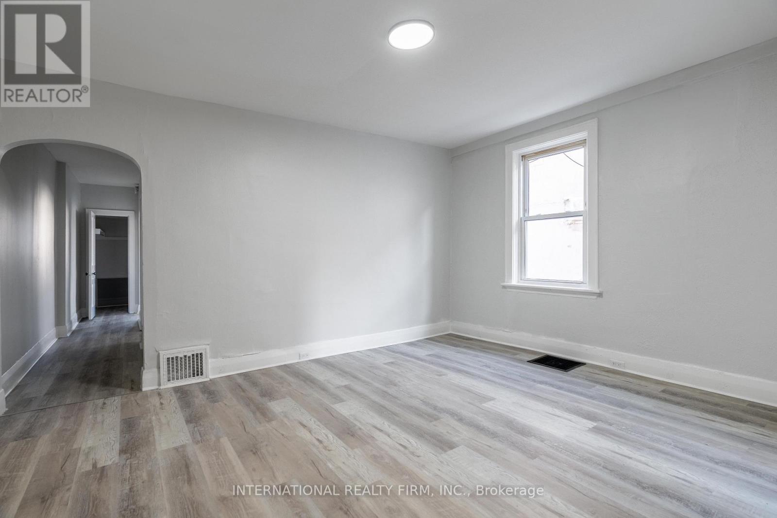 4 - 221 HAMILTON ROAD E