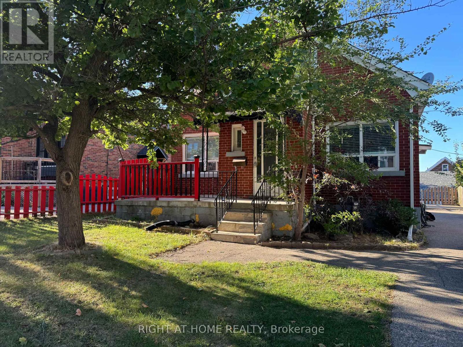 LOWER - 950 QUEENS BOULEVARD, Kitchener