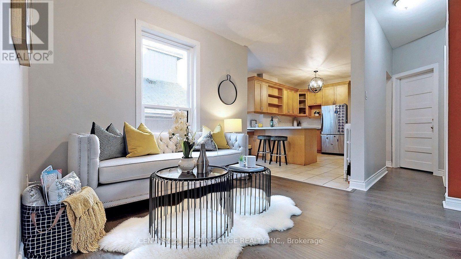 Upper Level - 233 Borden Street, Toronto, Ontario  M5S 2N5 - Photo 2 - C13592548