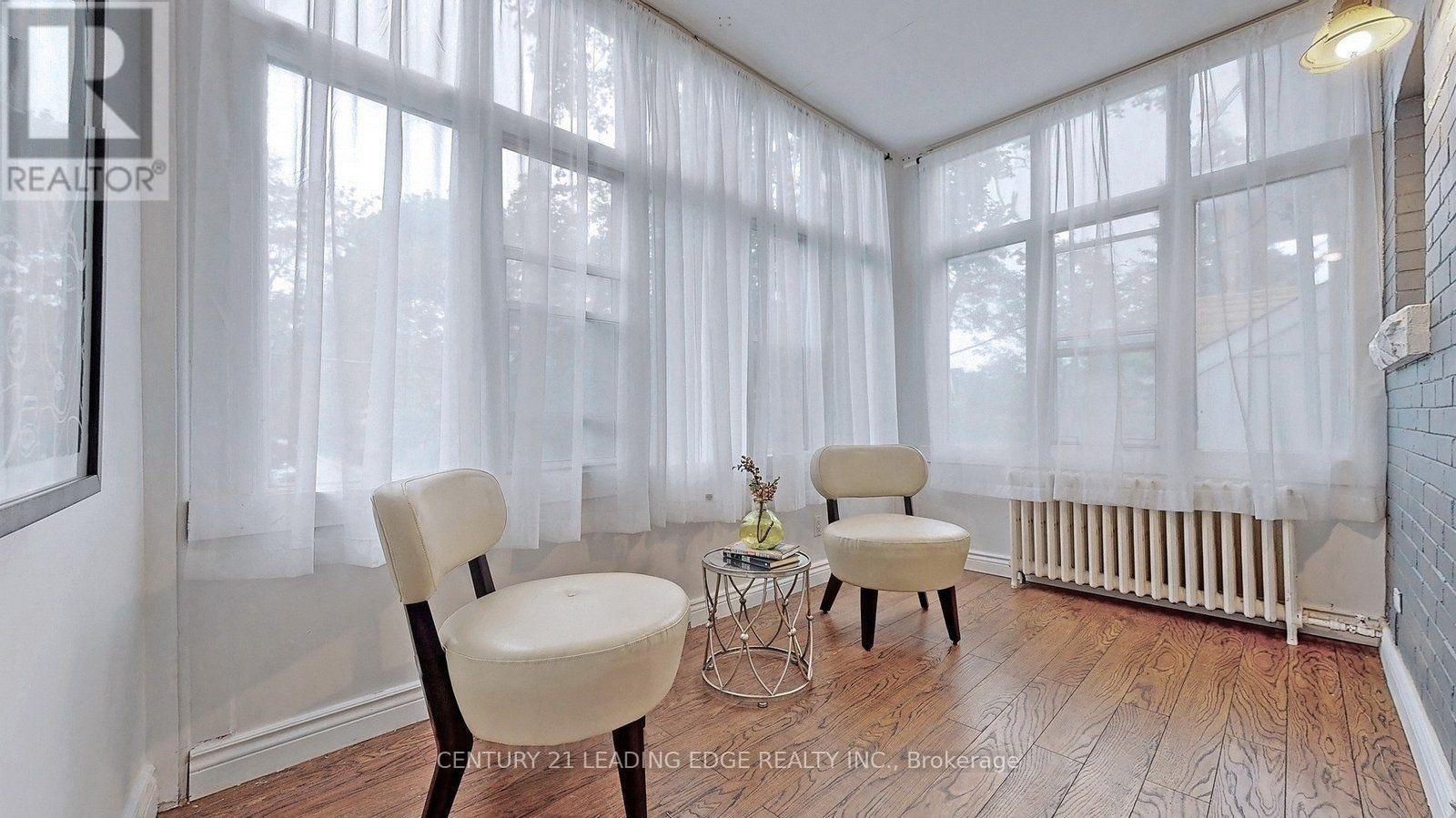 Upper Level - 233 Borden Street, Toronto, Ontario  M5S 2N5 - Photo 4 - C13592548