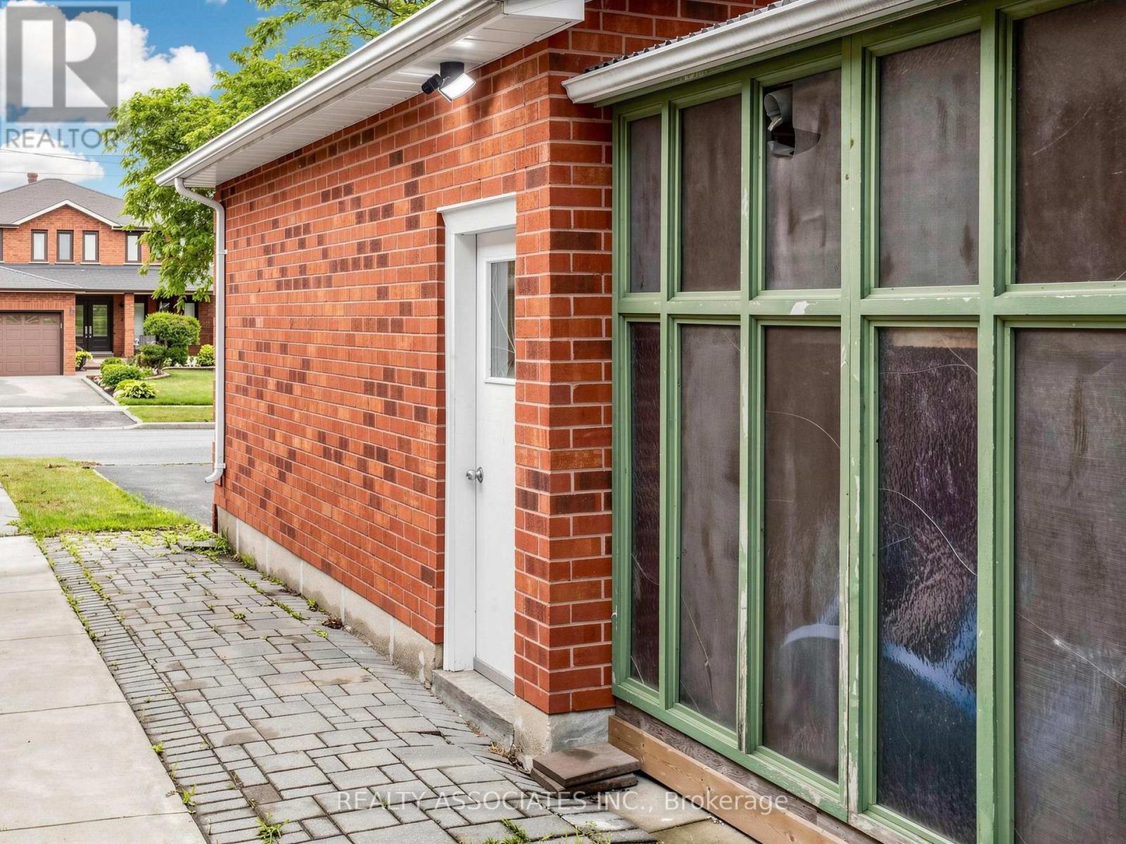 96 Zinnia Place S, Vaughan, Ontario  L4L 6G7 - Photo 50 - N13592408