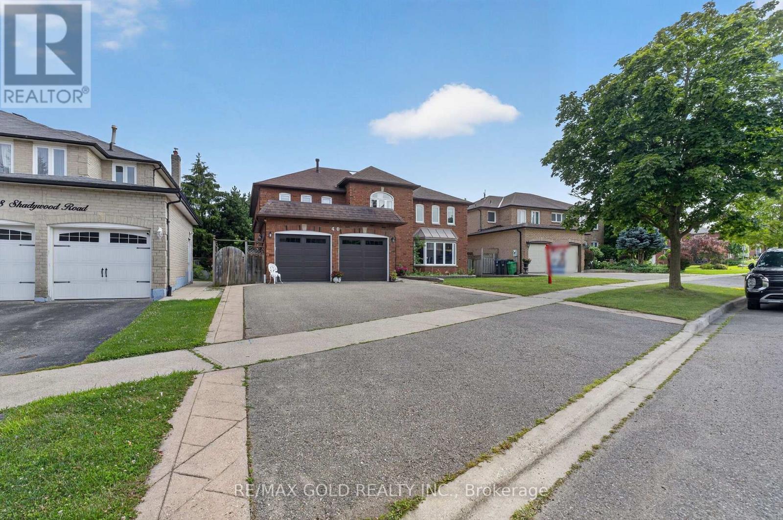 40 Shadywood Road, Brampton, Ontario L6Z 4M1 - Photo 2 - W13592384