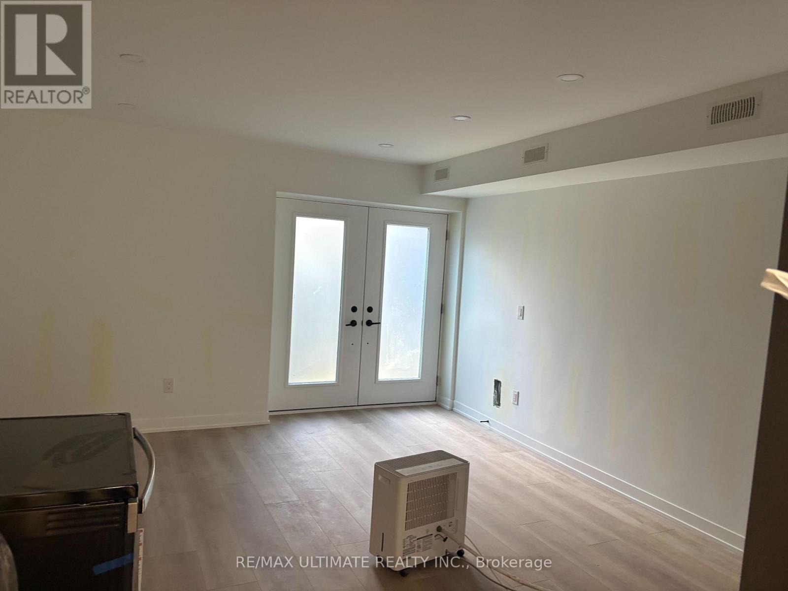 Lower - 249 Silverthorn Avenue, Toronto, Ontario  M6N 3K2 - Photo 3 - W13592414