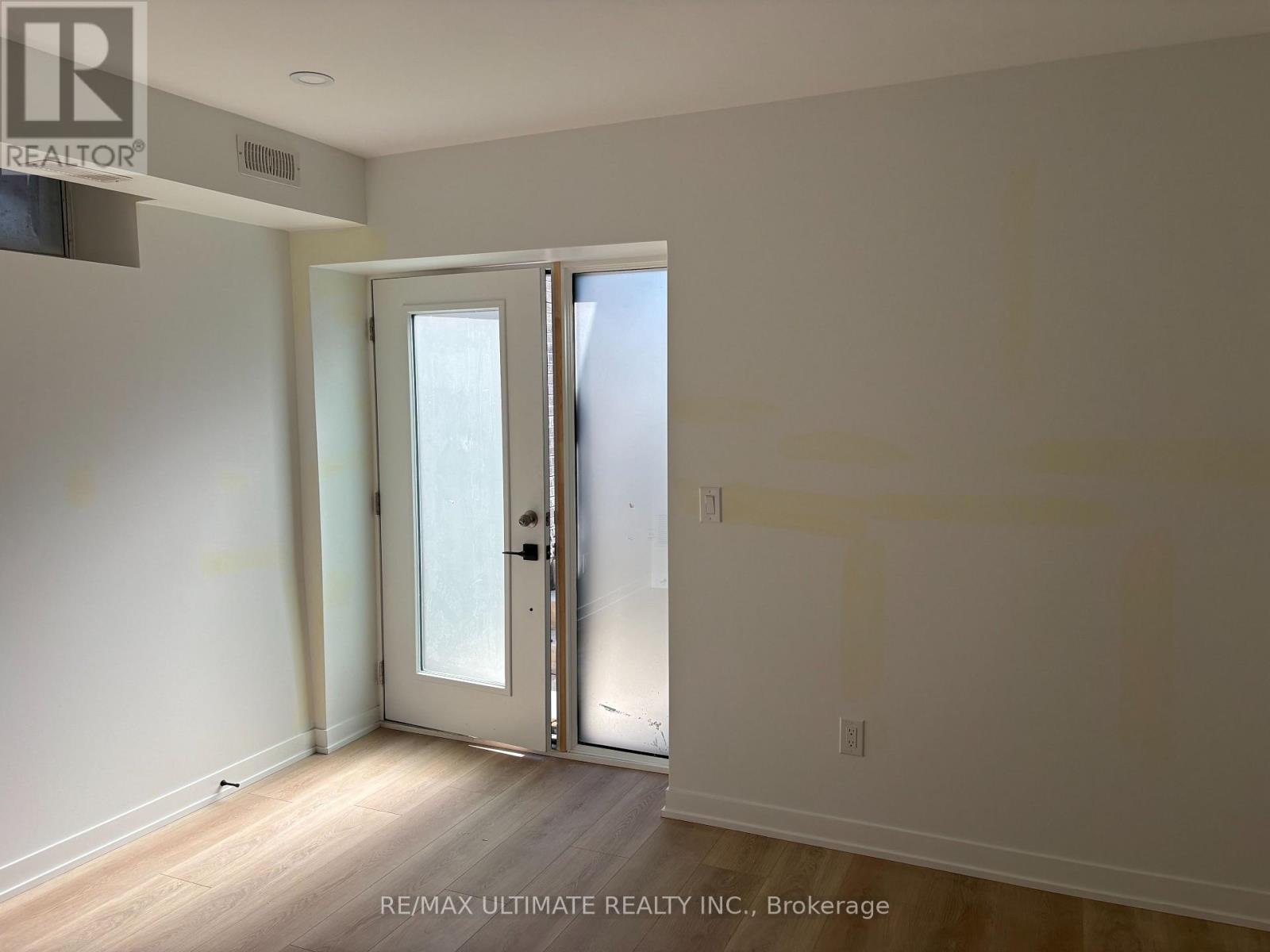 Lower - 249 Silverthorn Avenue, Toronto, Ontario  M6N 3K2 - Photo 5 - W13592414