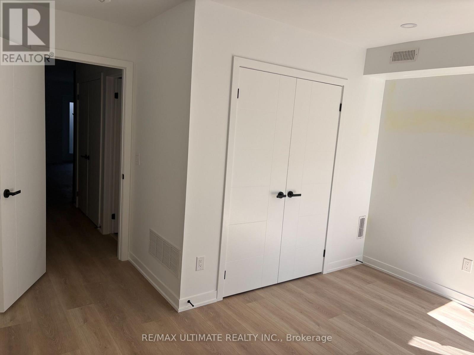 Lower - 249 Silverthorn Avenue, Toronto, Ontario  M6N 3K2 - Photo 6 - W13592414
