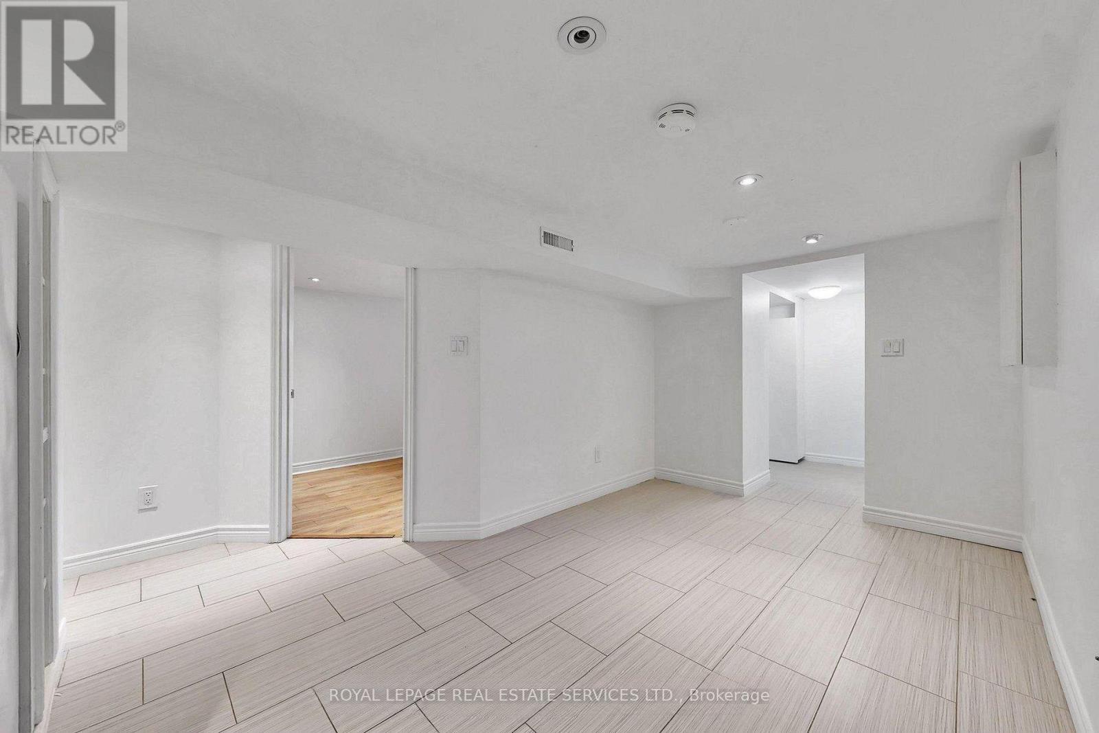Lower - 119 Essex Street, Toronto, Ontario  M6G 1T4 - Photo 12 - W13592506