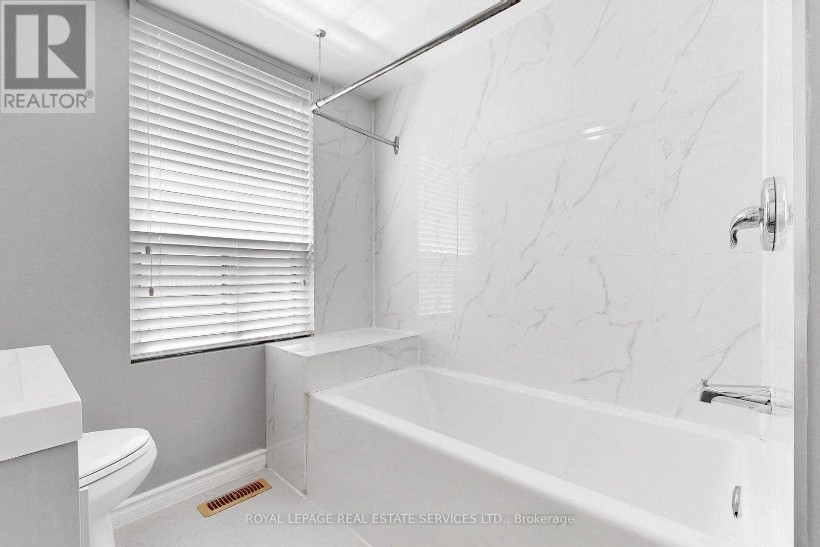Main - 119 Essex Street, Toronto, Ontario  M6G 1T4 - Photo 13 - W13592526
