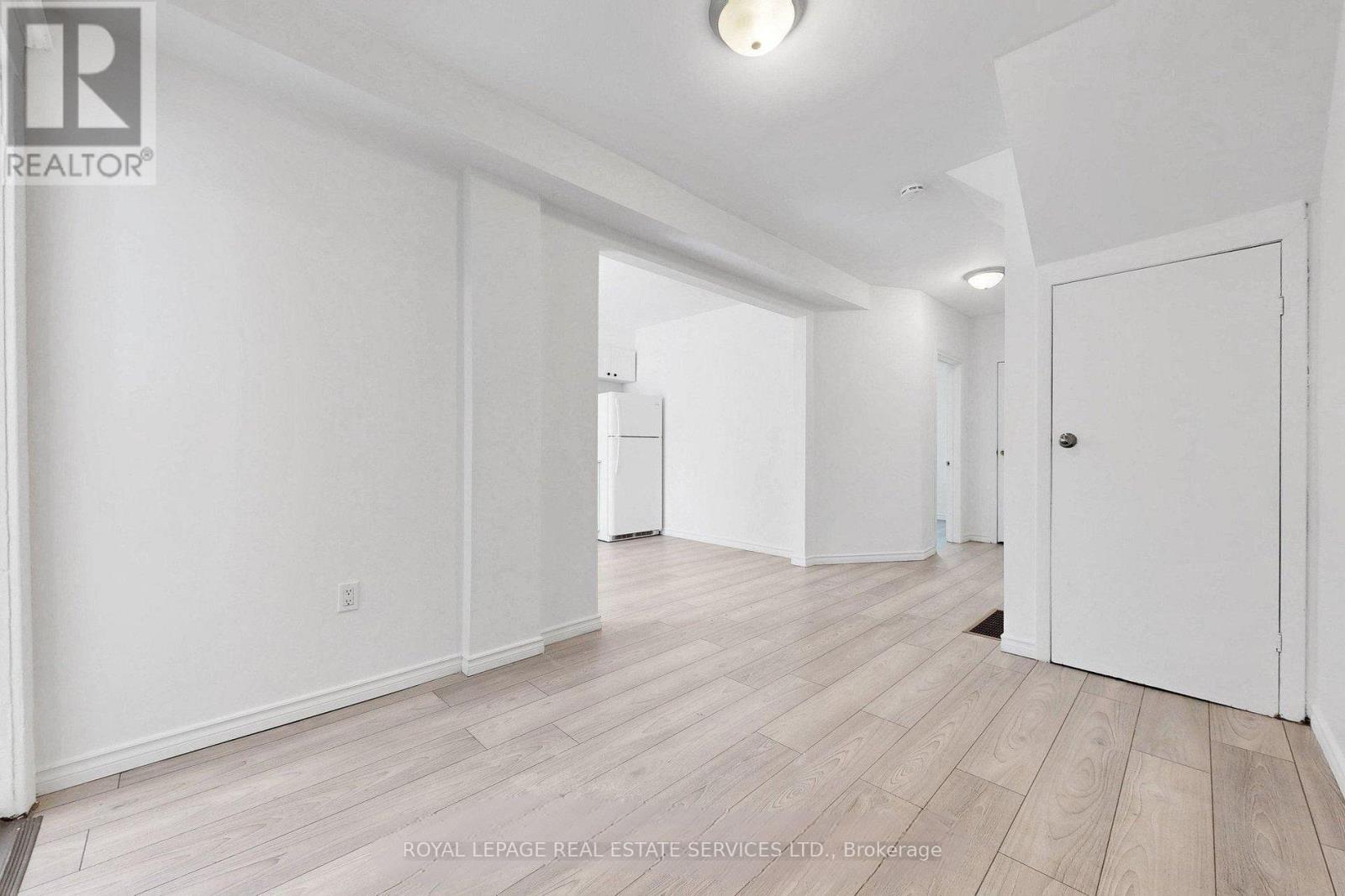 Main - 119 Essex Street, Toronto, Ontario  M6G 1T4 - Photo 3 - W13592526