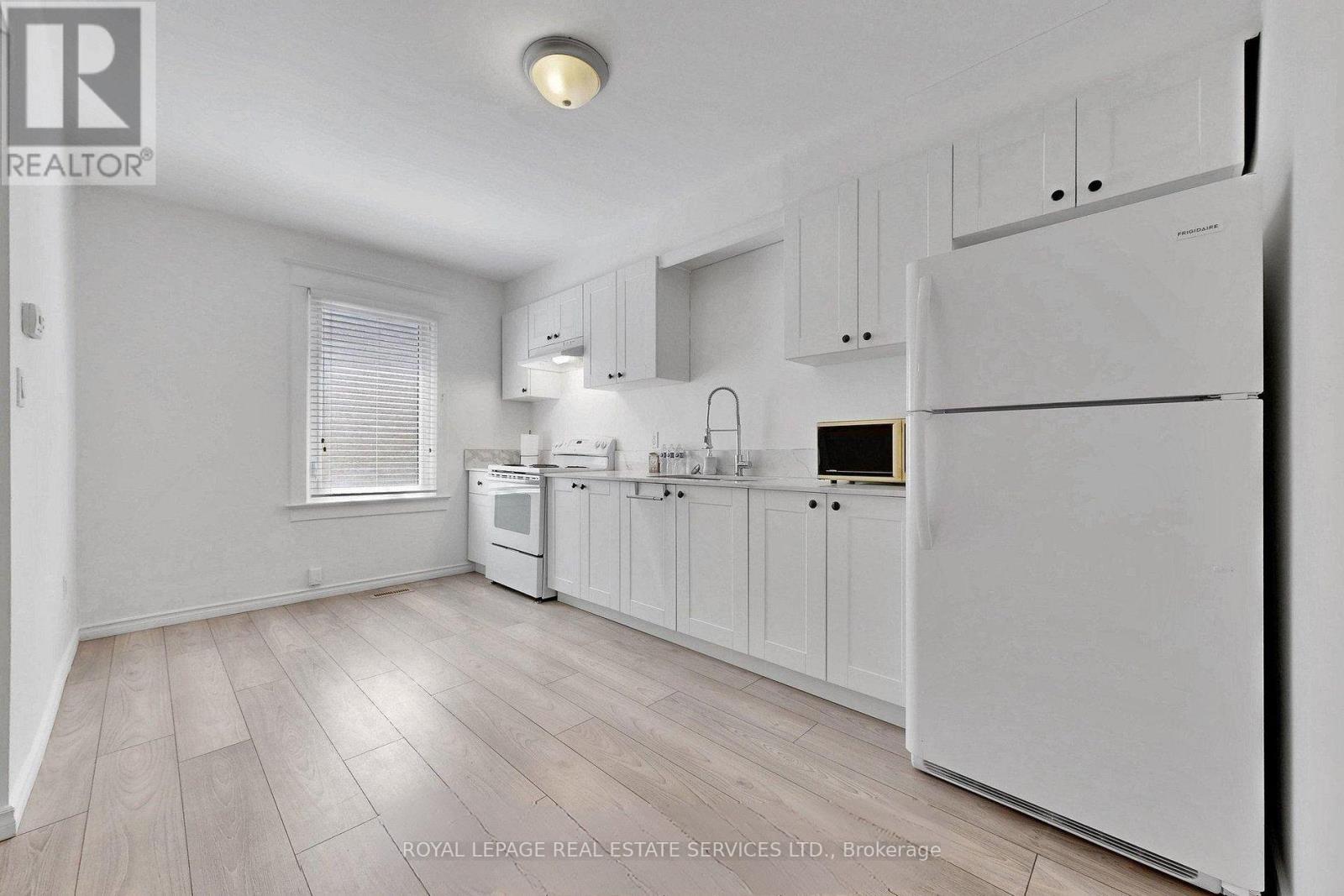 Main - 119 Essex Street, Toronto, Ontario  M6G 1T4 - Photo 4 - W13592526
