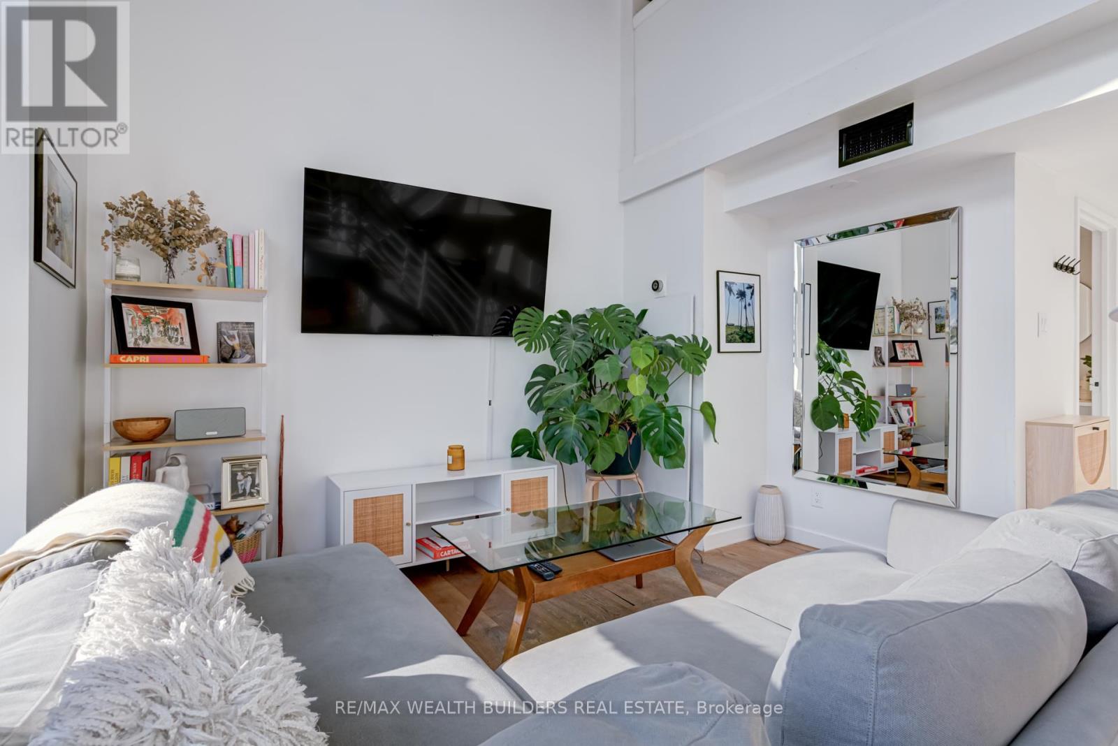 403 - 393 King Street E, Toronto, Ontario  M5A 1L3 - Photo 3 - C13592652