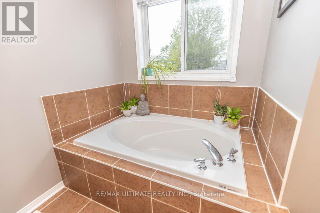 46 Beaumaris Crescent, Whitby, Ontario  L1M 2H3 - Photo 18 - E13592708