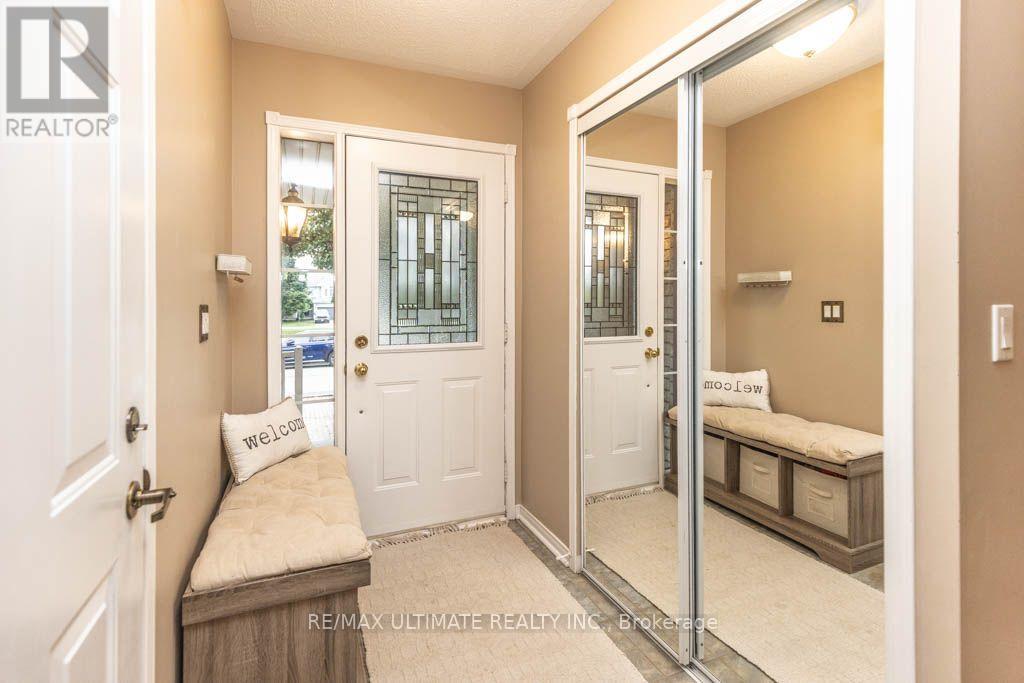 46 Beaumaris Crescent, Whitby, Ontario  L1M 2H3 - Photo 3 - E13592708