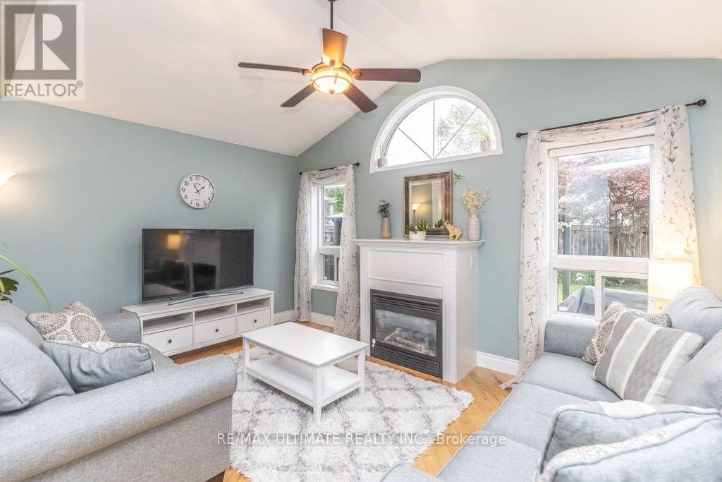 46 Beaumaris Crescent, Whitby, Ontario  L1M 2H3 - Photo 4 - E13592708