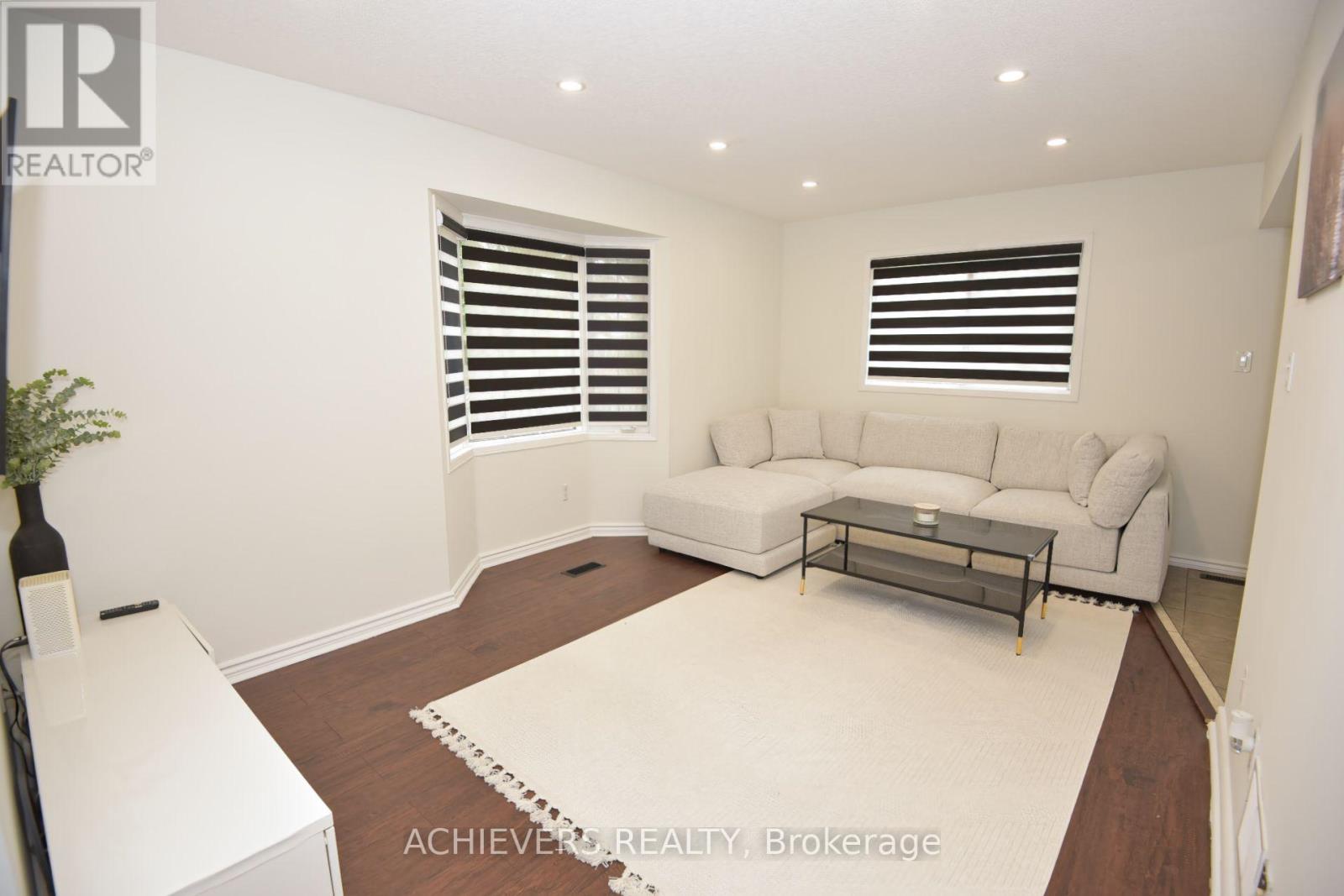 19 Mccullock Crescent, Ajax, Ontario  L1T 3X1 - Photo 9 - E13592876