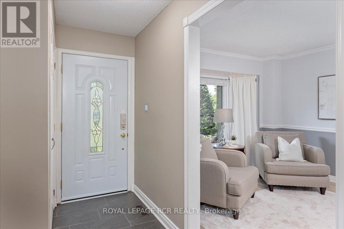 988 Krista Court, Newmarket, Ontario  L4Y 7E9 - Photo 3 - N13592692