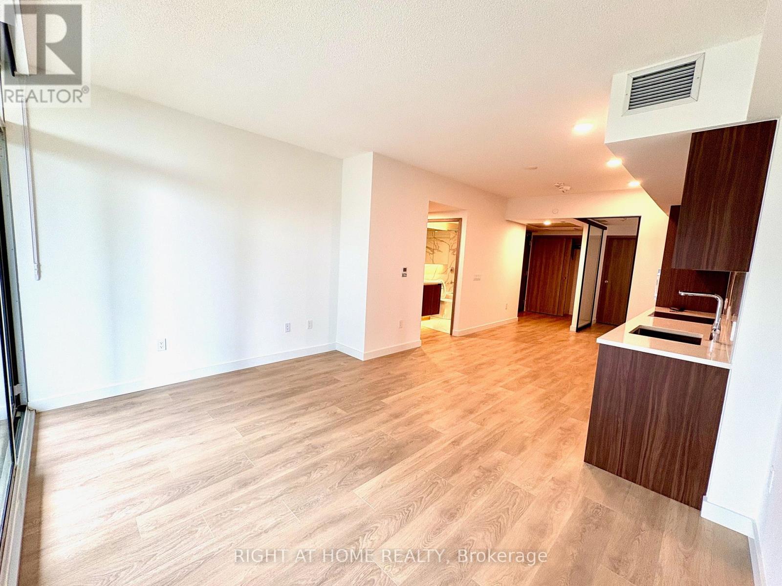 828 - 3 Concord Cityplace Way, Toronto, Ontario  M5V 0X4 - Photo 5 - C13593032