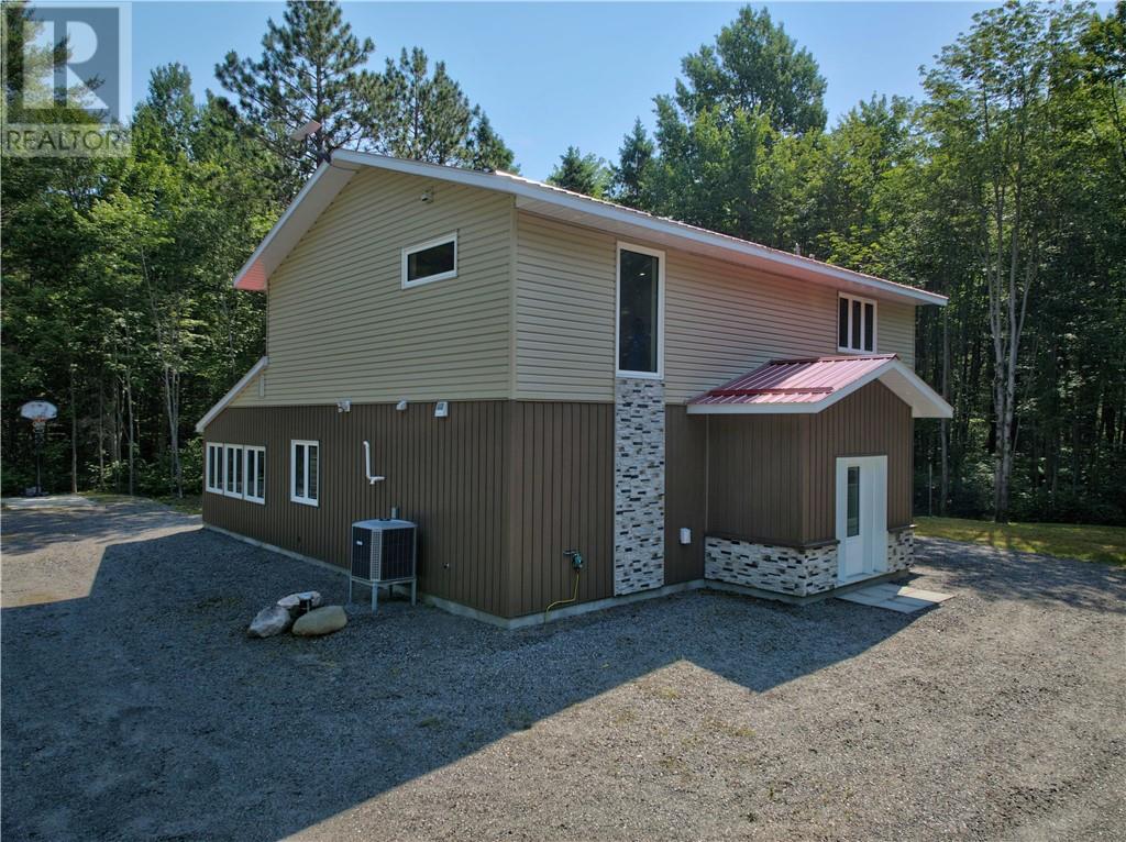 264 Lakeview Drive, Alban, Ontario  P0M 1A0 - Photo 3 - 2128912