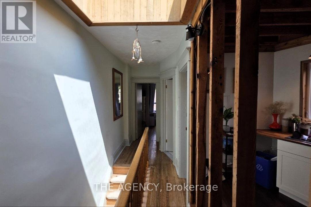 #upper - 613 Delaware Avenue N, Toronto, Ontario  M6H 2V3 - Photo 3 - C13559450