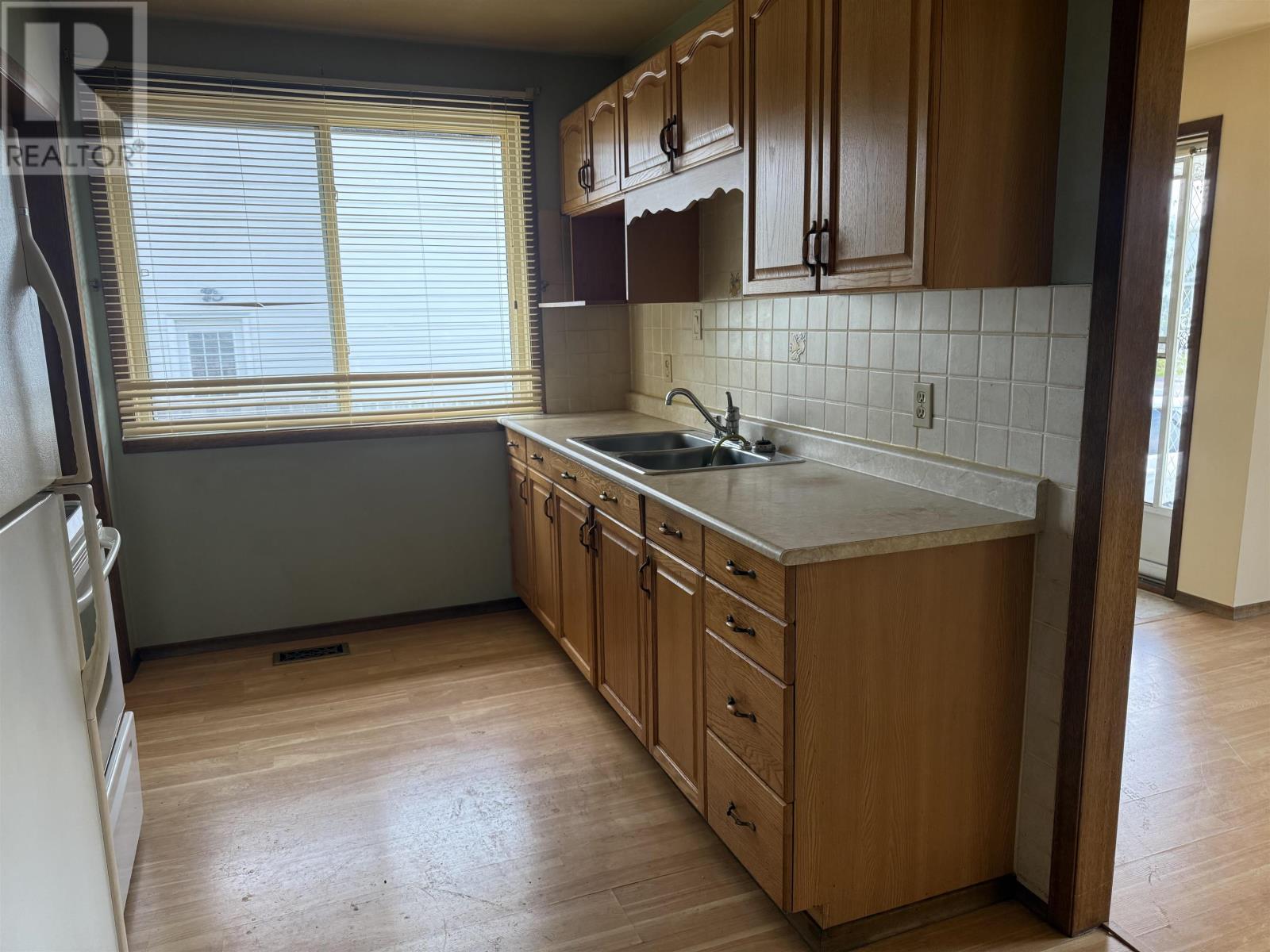 199 Limbrick, Thunder Bay, Ontario  P7C 4S6 - Photo 3 - TB2602066