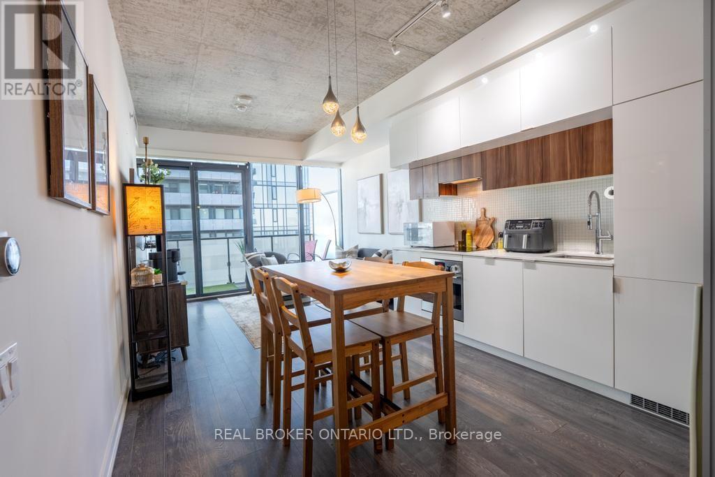 1601 - 185 Roehampton Avenue S, Toronto, Ontario  M4P 0C6 - Photo 2 - C13593230