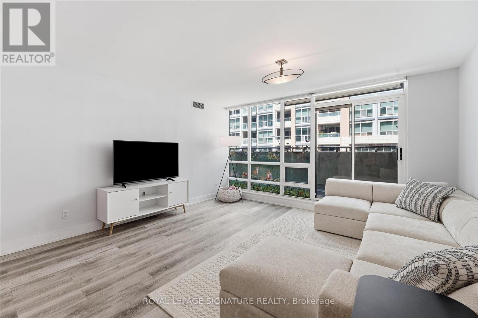 301 - 263 Wellington Street W, Toronto, Ontario  M5V 1E1 - Photo 2 - C13593316