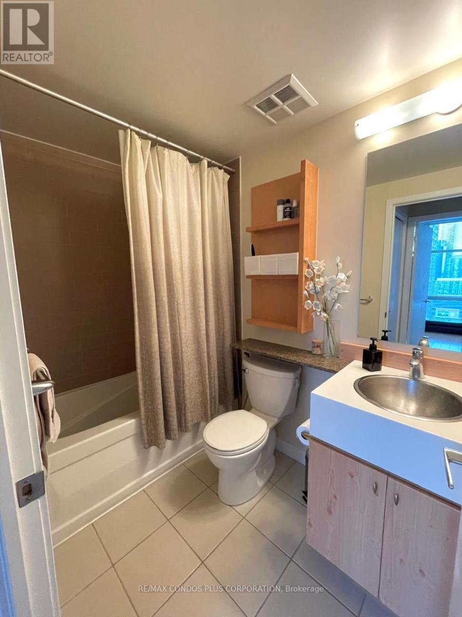 2608 - 35 Mariner Terrace, Toronto, Ontario  M5V 3V9 - Photo 10 - C13593416