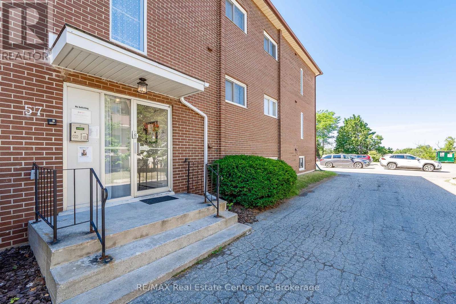 102 - 57 Conroy Crescent, Guelph (Dovercliffe Park/old University), Ontario  N1G 2V5 - Photo 3 - X13593422