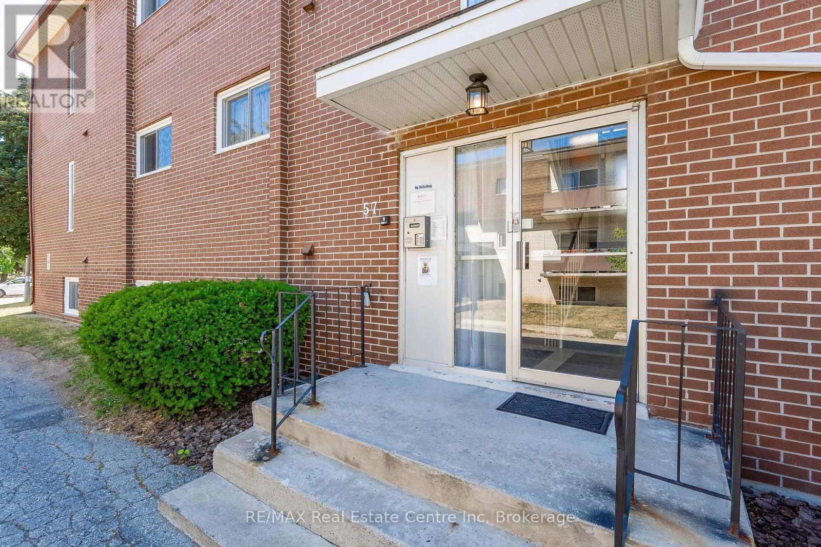 102 - 57 Conroy Crescent, Guelph (Dovercliffe Park/old University), Ontario  N1G 2V5 - Photo 4 - X13593422