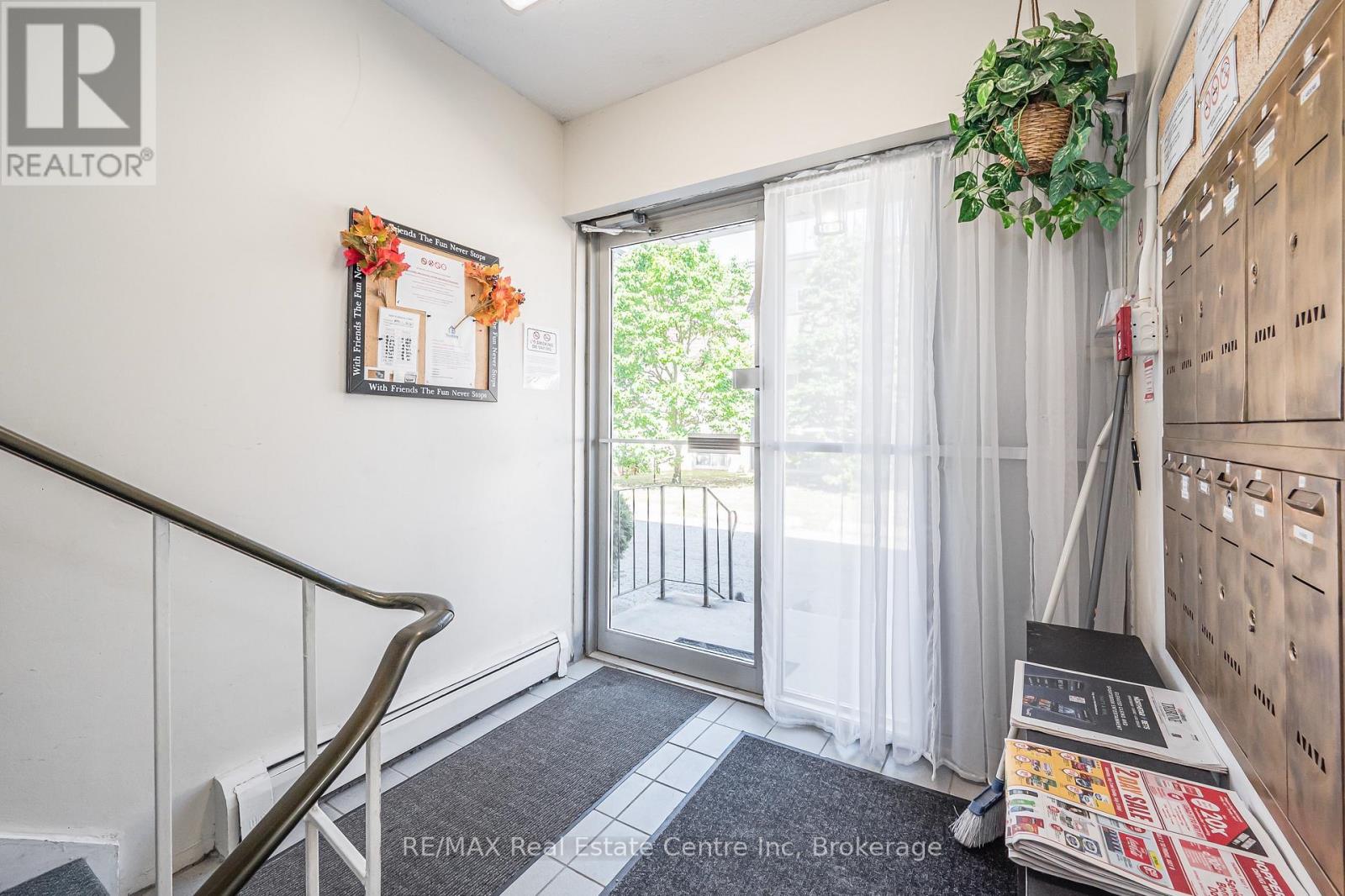 102 - 57 Conroy Crescent, Guelph (Dovercliffe Park/old University), Ontario  N1G 2V5 - Photo 5 - X13593422