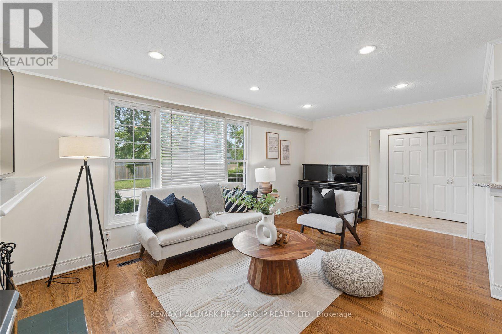 970 Timmins Gardens, Pickering, Ontario  L1W 2L2 - Photo 4 - E13593290