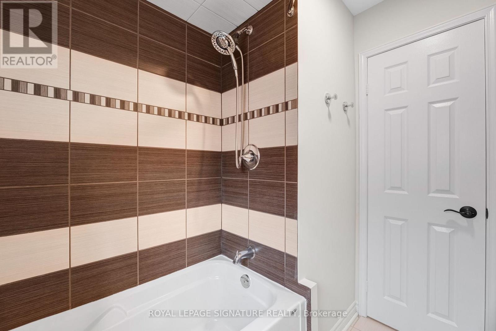 1236 Fieldstone Circle, Pickering, Ontario  L1X 1B4 - Photo 26 - E13593342