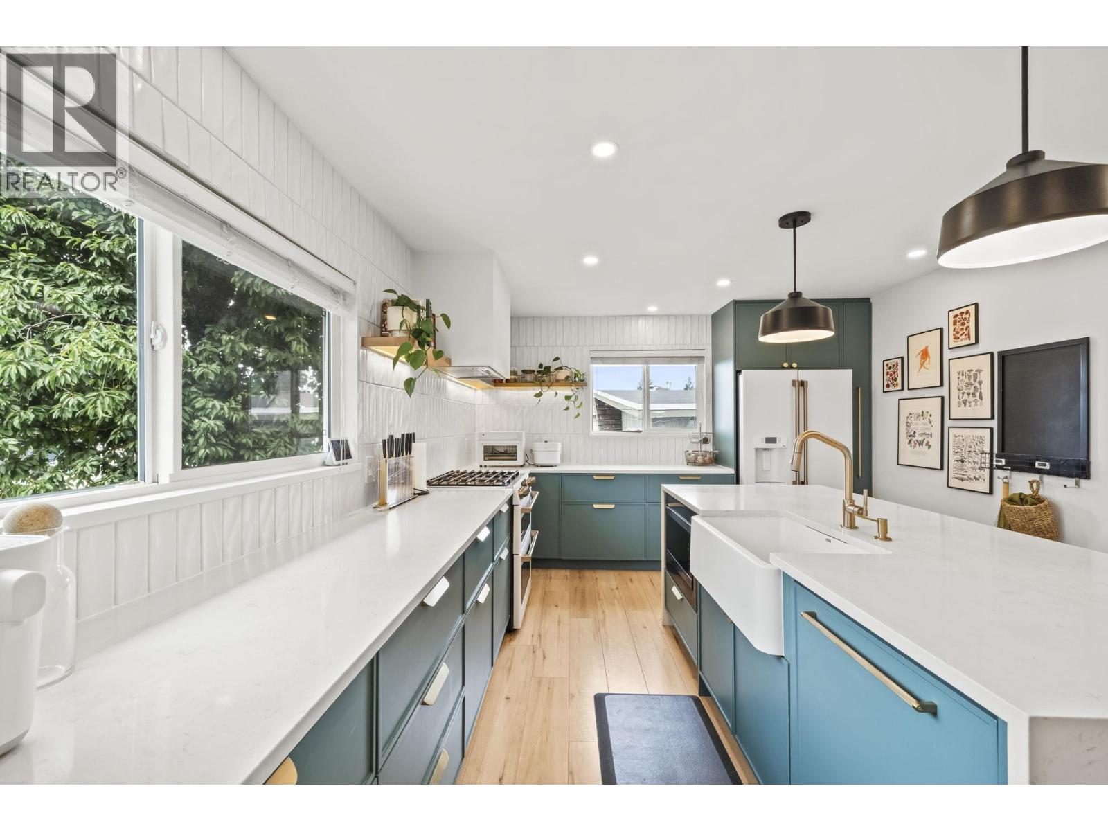 7658 Cumberland Street, Burnaby, British Columbia  V3N 3X8 - Photo 6 - R3146093
