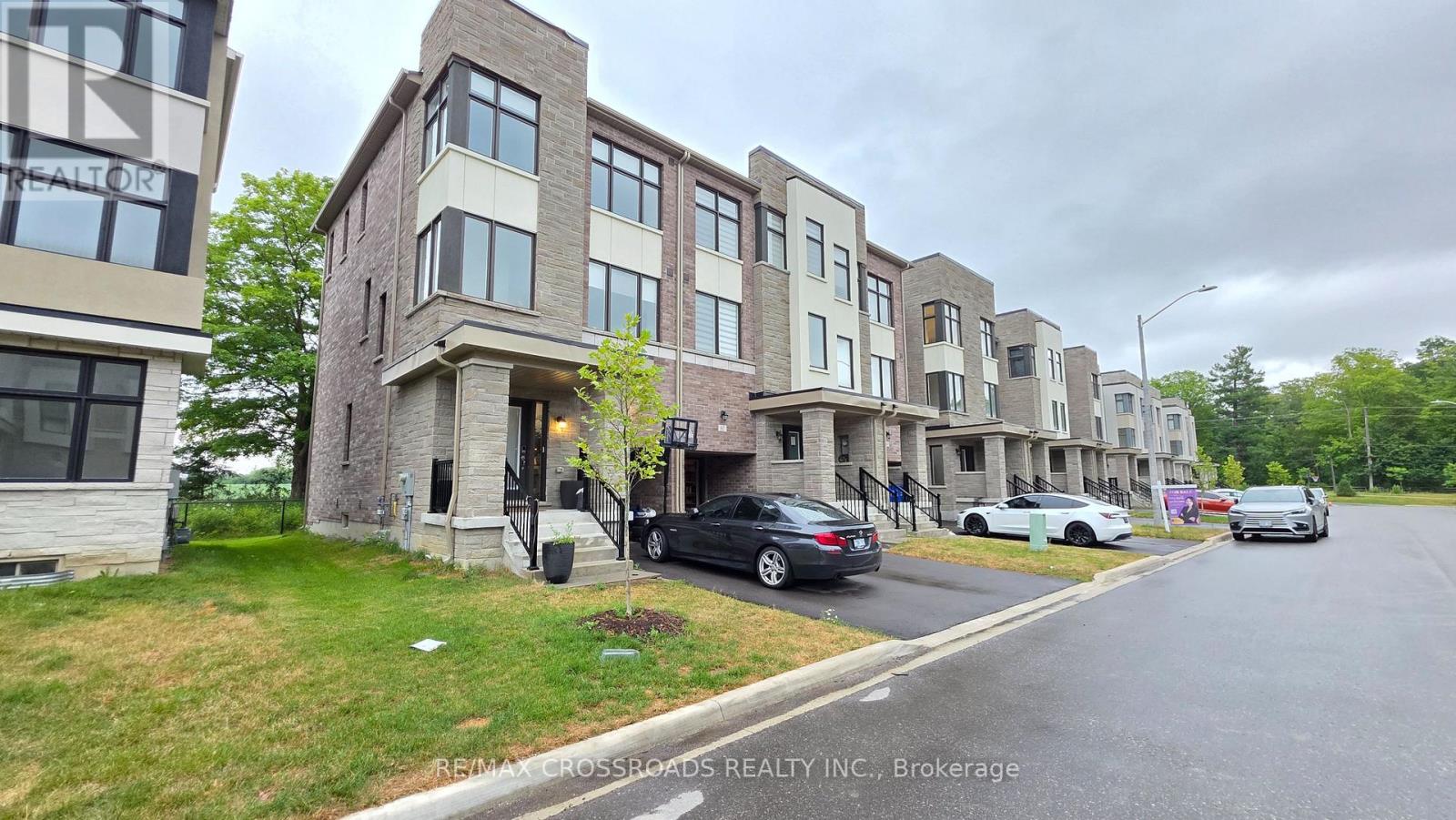 60 Puisaya Drive, Richmond Hill, Ontario  L4E 1A2 - Photo 2 - N13593162