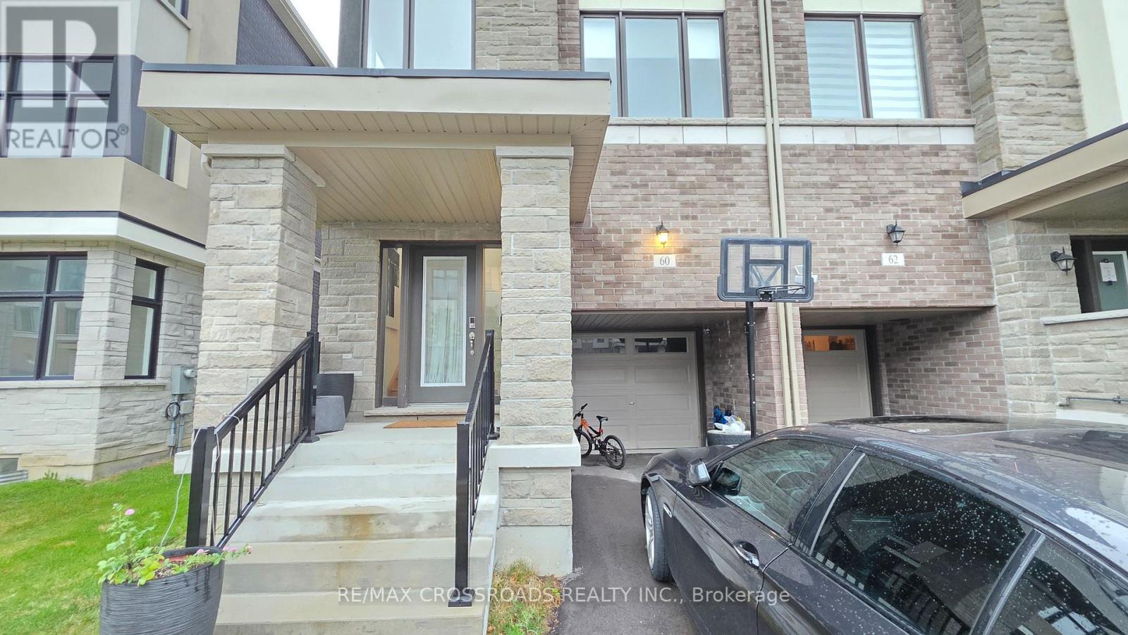 60 Puisaya Drive, Richmond Hill, Ontario  L4E 1A2 - Photo 3 - N13593162