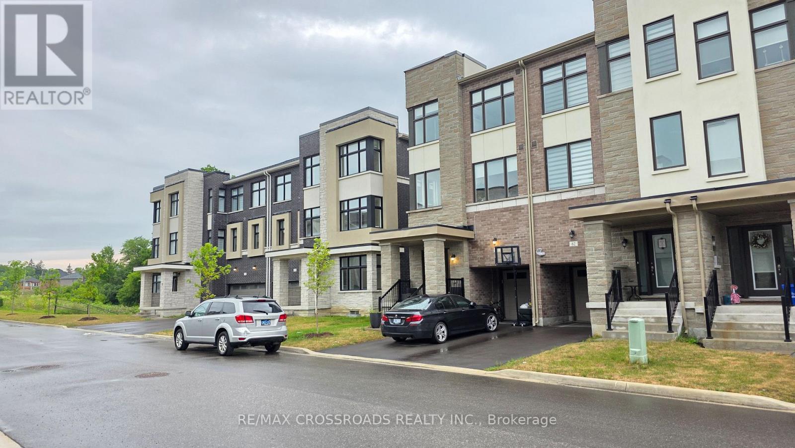 60 Puisaya Drive, Richmond Hill, Ontario  L4E 1A2 - Photo 4 - N13593162