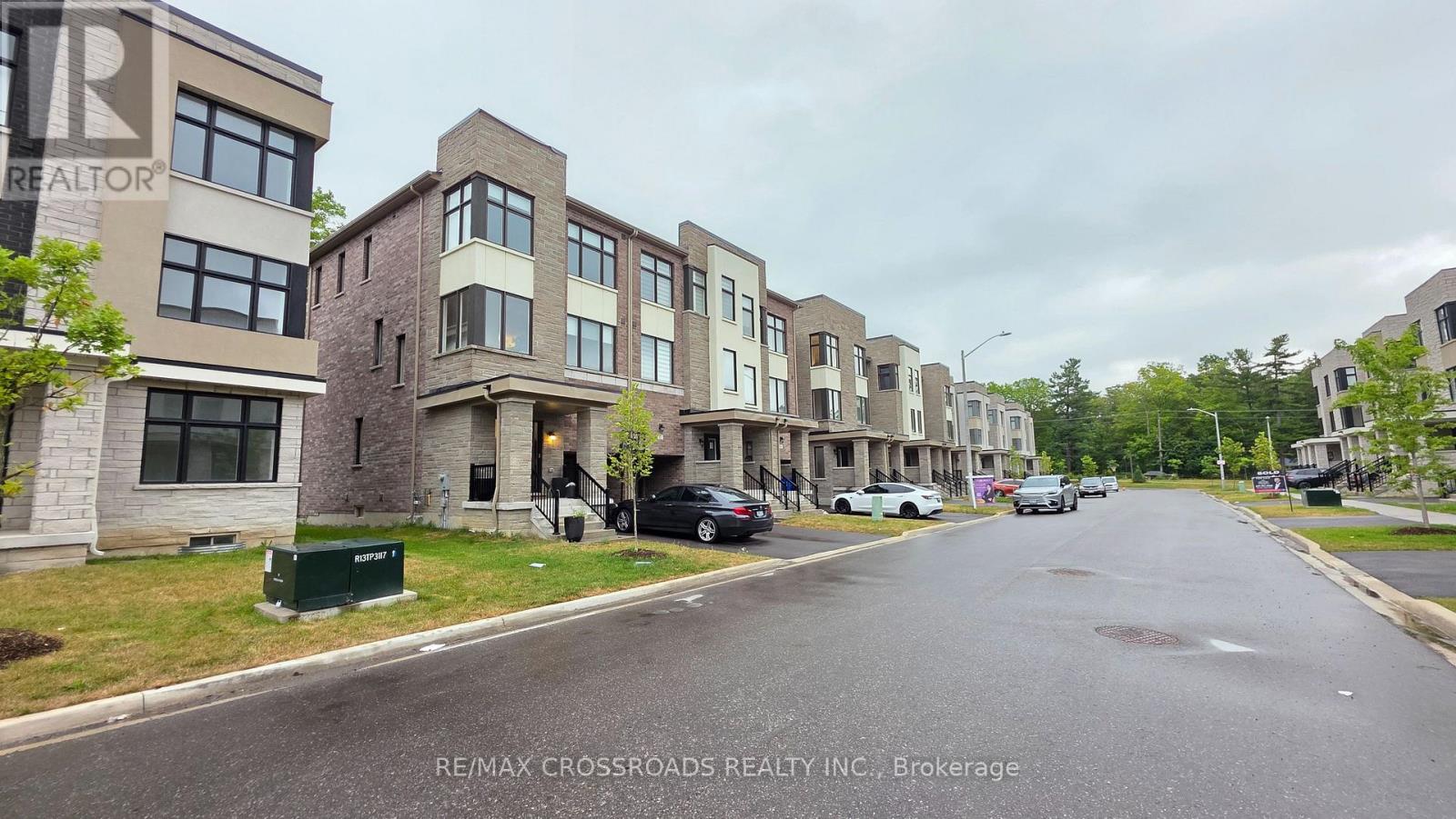 60 Puisaya Drive, Richmond Hill, Ontario  L4E 1A2 - Photo 6 - N13593162