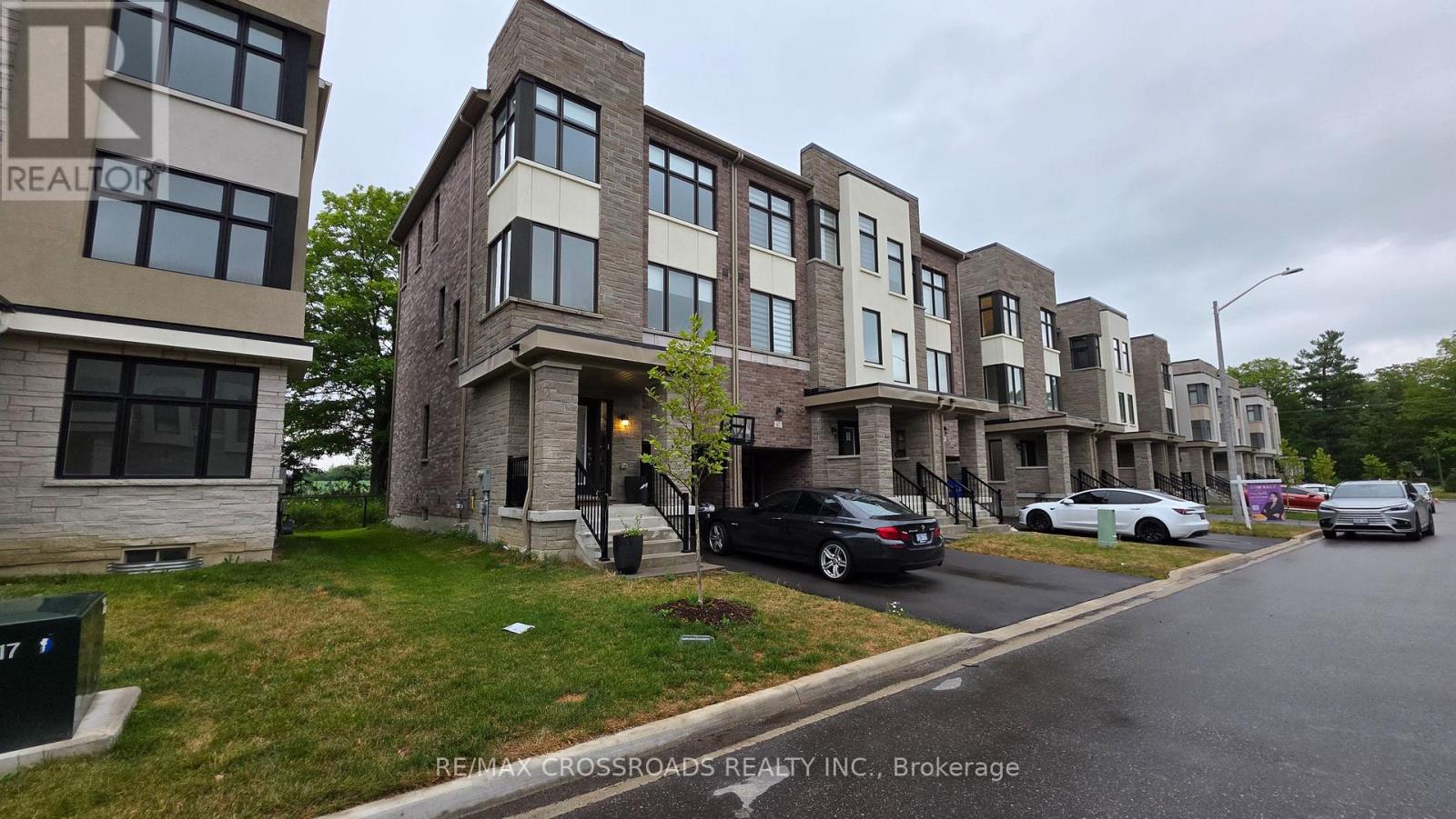 60 Puisaya Drive, Richmond Hill, Ontario  L4E 1A2 - Photo 7 - N13593162