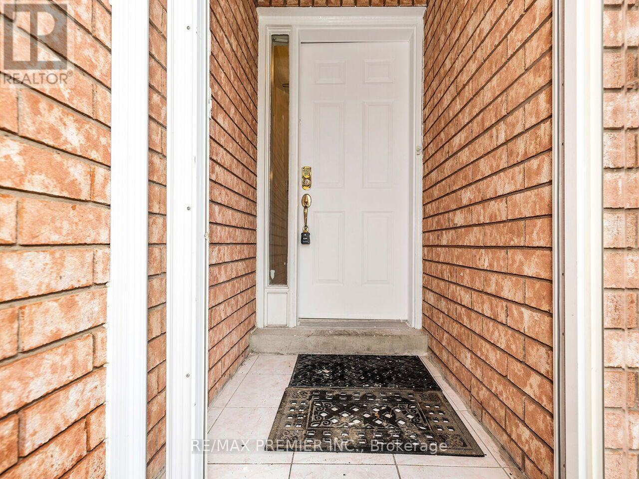 32 Stonebriar Drive, Vaughan, Ontario  L6A 2N2 - Photo 4 - N13593234