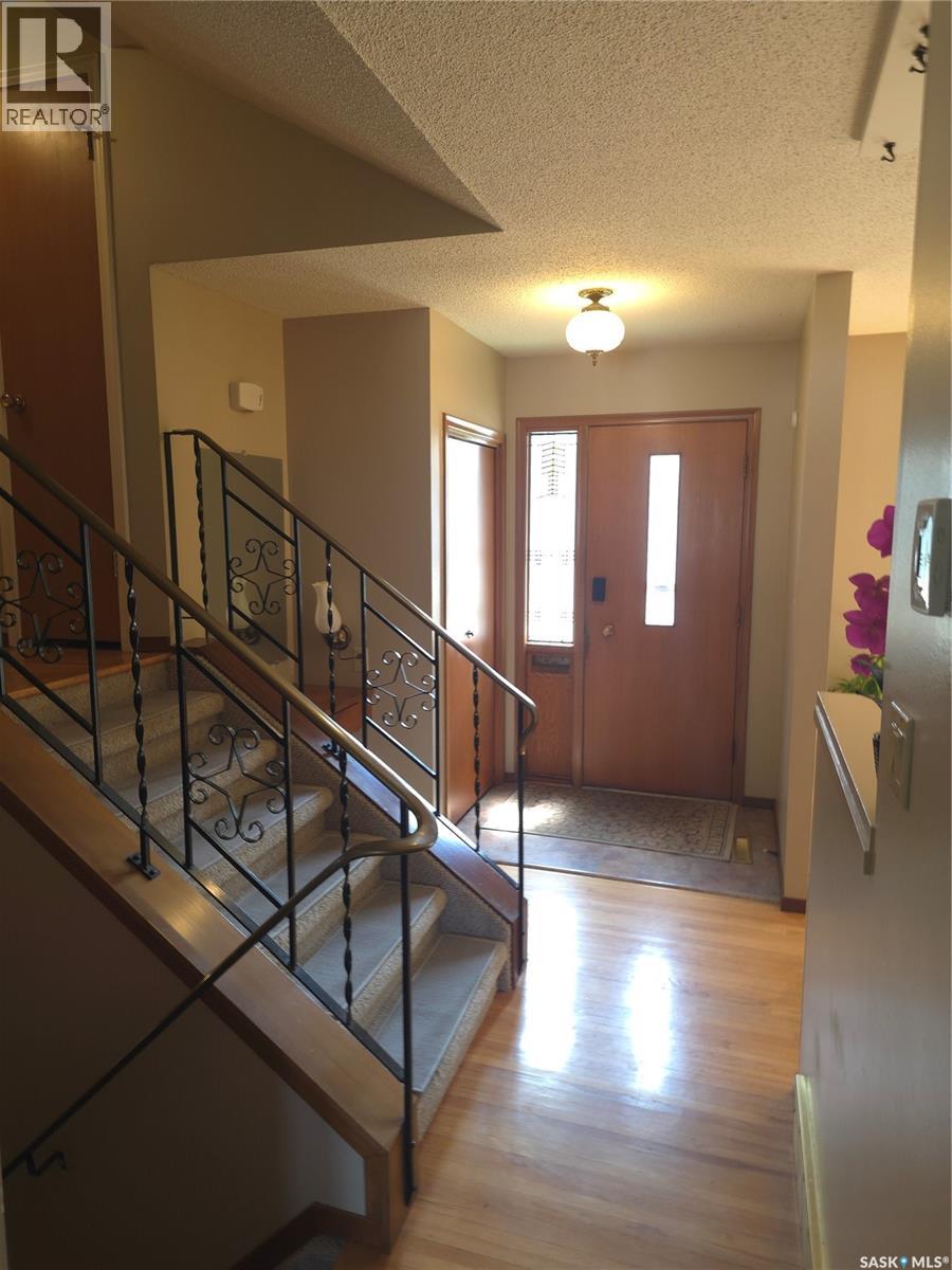 2509 Taylor Street, Saskatoon, Saskatchewan  S7H 1W9 - Photo 2 - SK043357