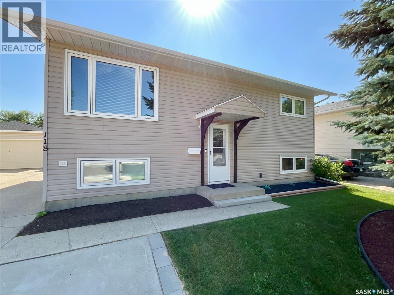 118 Salemka Crescent, Regina, Saskatchewan  S4R 7S1 - Photo 2 - SK043209