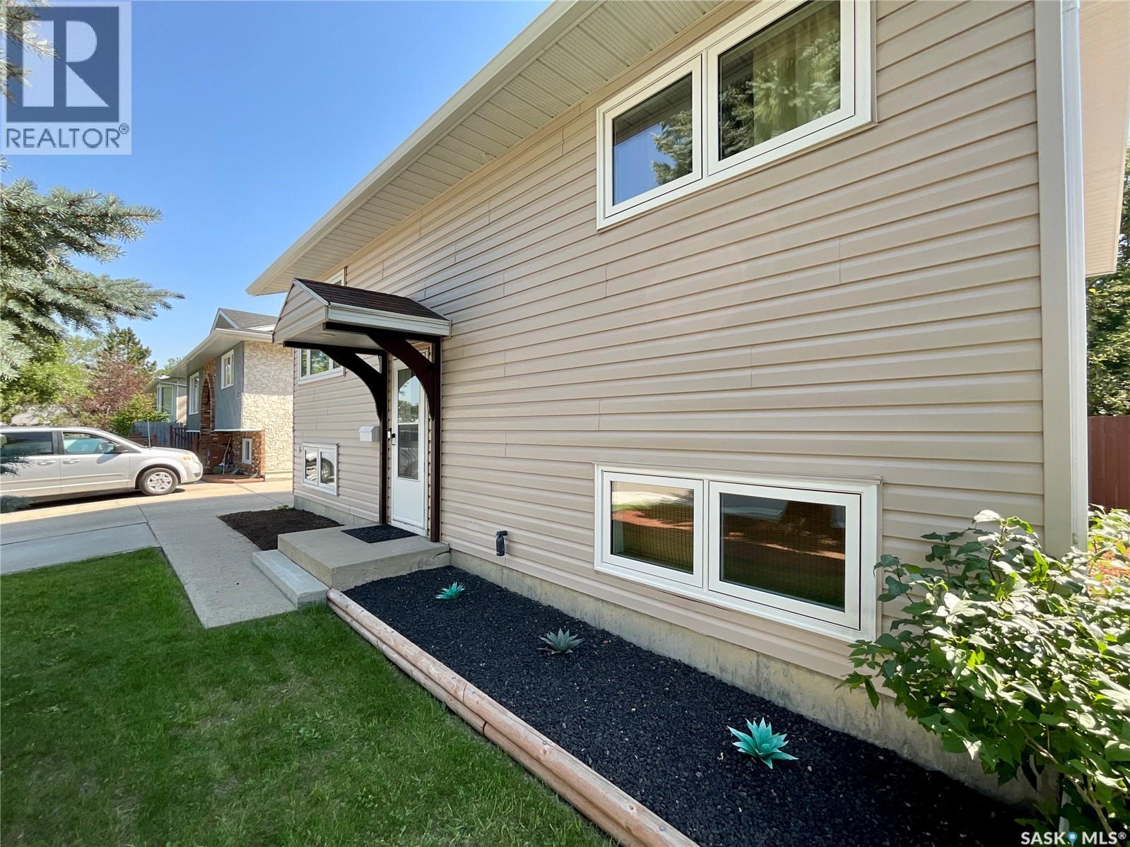 118 Salemka Crescent, Regina, Saskatchewan  S4R 7S1 - Photo 5 - SK043209