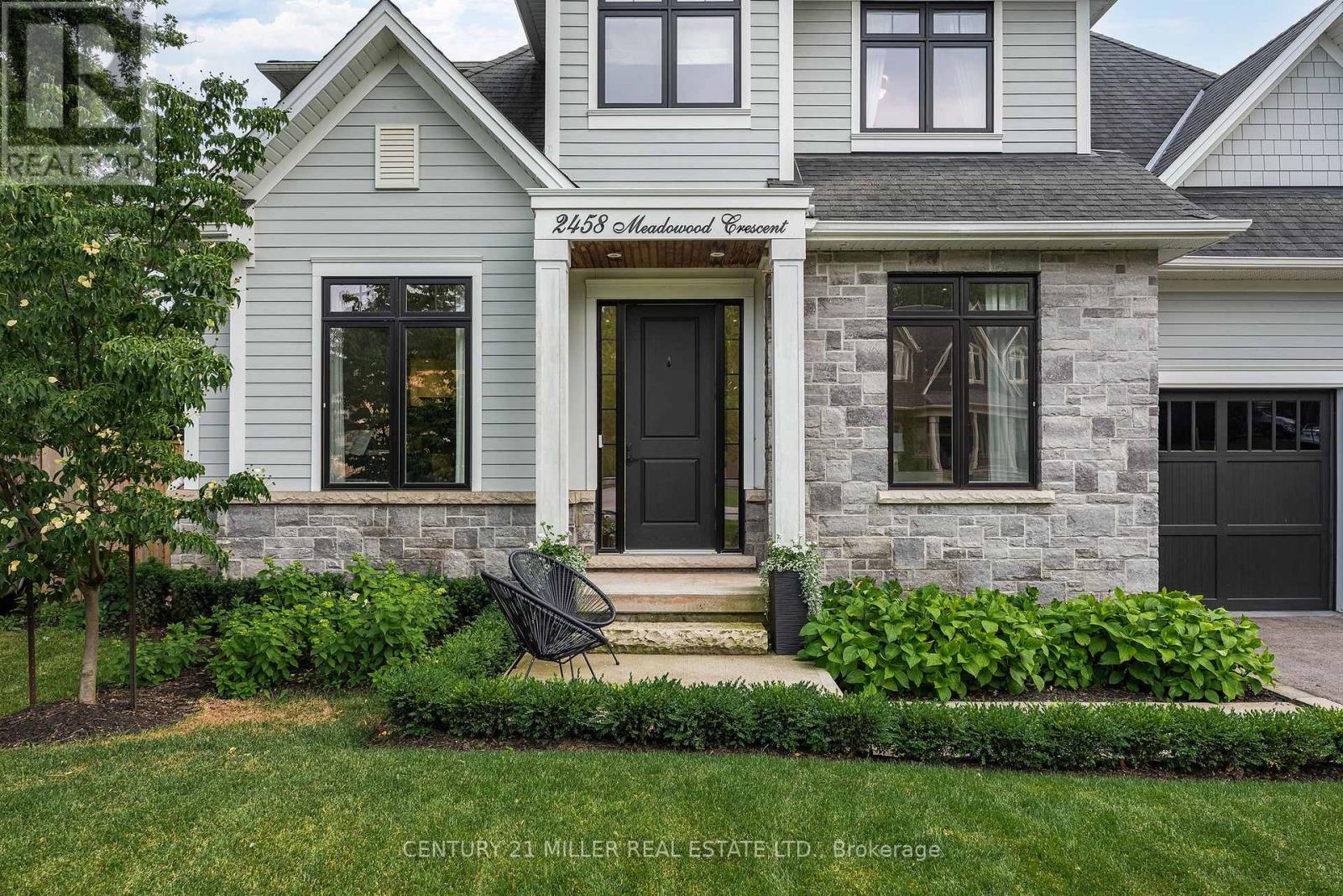 2458 Meadowood Crescent, Oakville, Ontario  L6L 1V6 - Photo 3 - W13593236