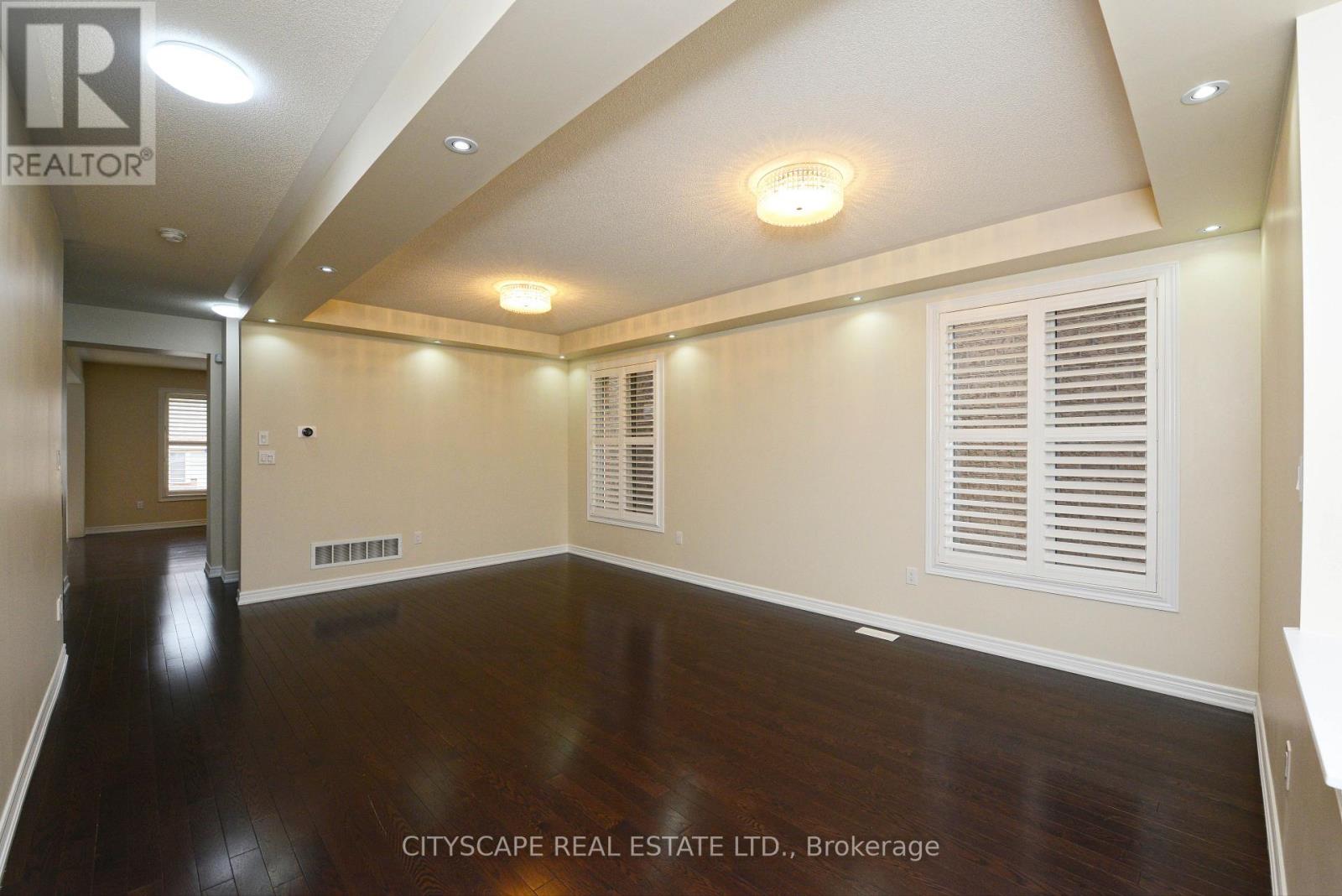 32 Fallmeadow Circle, Brampton, Ontario  L6Y 0Y8 - Photo 4 - W13593288