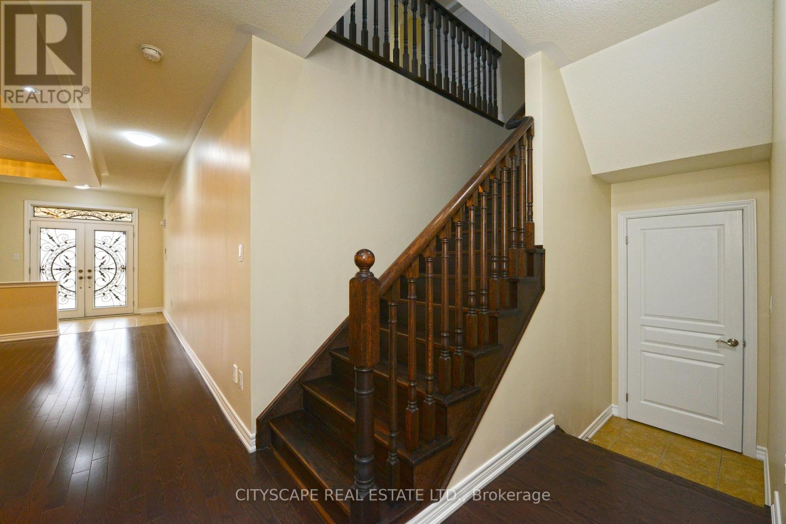 32 Fallmeadow Circle, Brampton, Ontario  L6Y 0Y8 - Photo 5 - W13593288