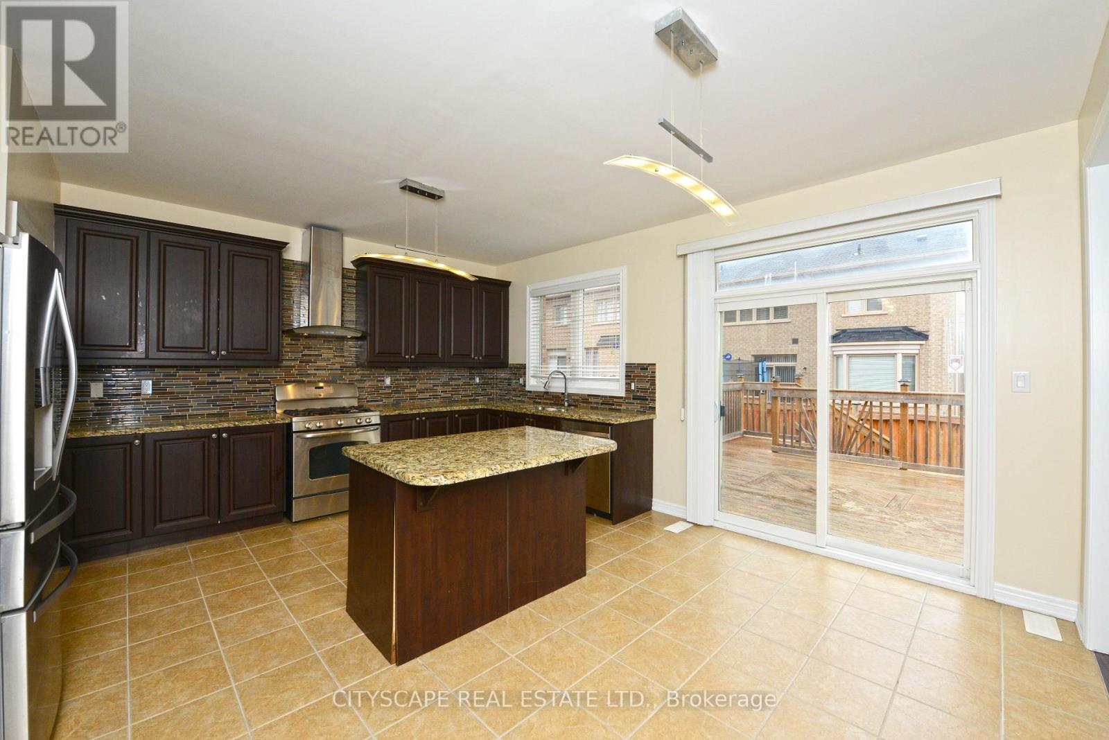 32 Fallmeadow Circle, Brampton, Ontario  L6Y 0Y8 - Photo 8 - W13593288